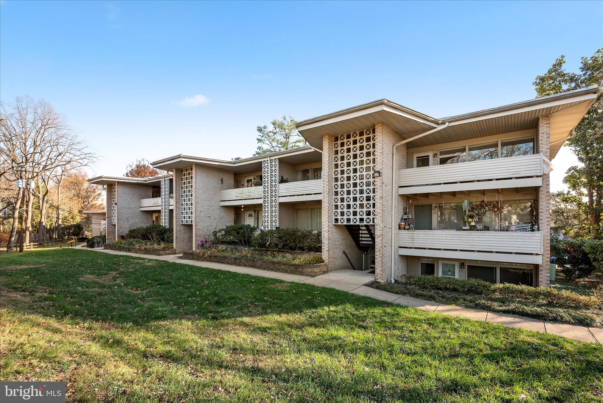 FALLS PLAZA - Residential