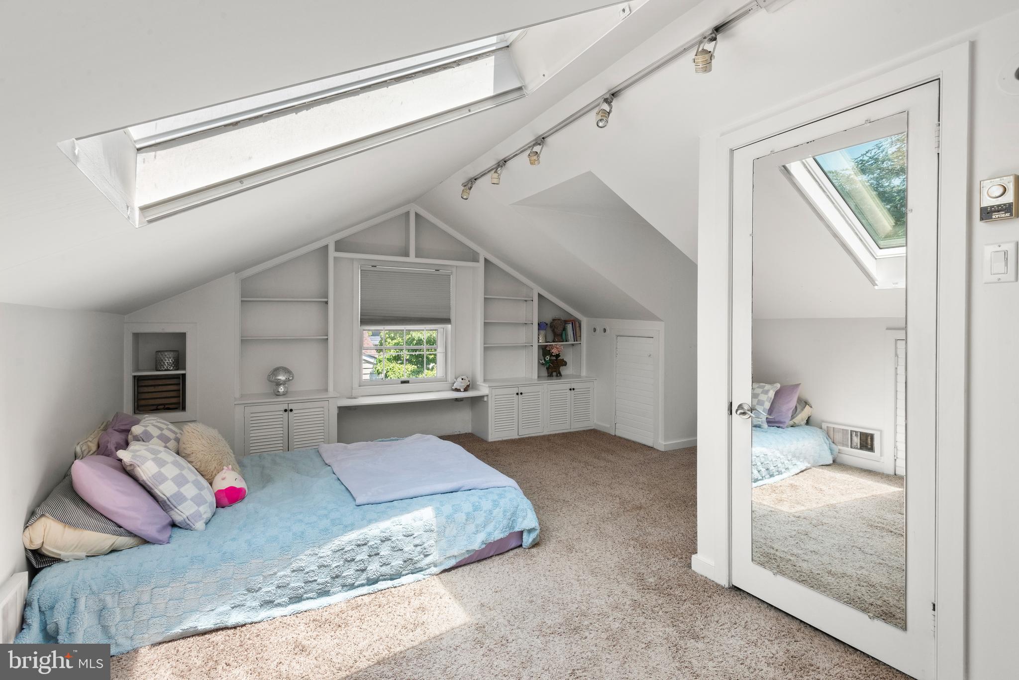 VALLEY HILLS - Residential