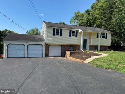 14 FEATHERBED LANE NORRISTOWN PA 19403
