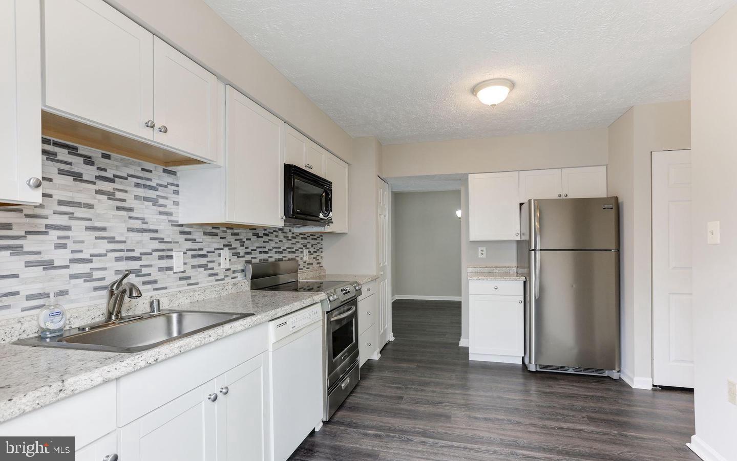 SINGLETONS GROVE - Residential Lease