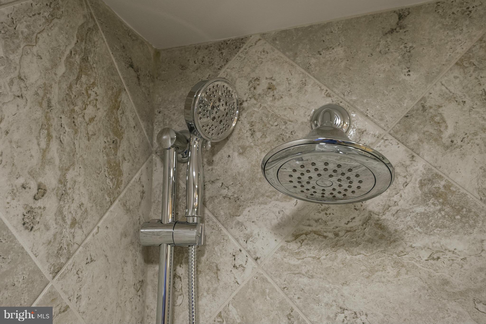 CARLYLE TOWERS - Residential