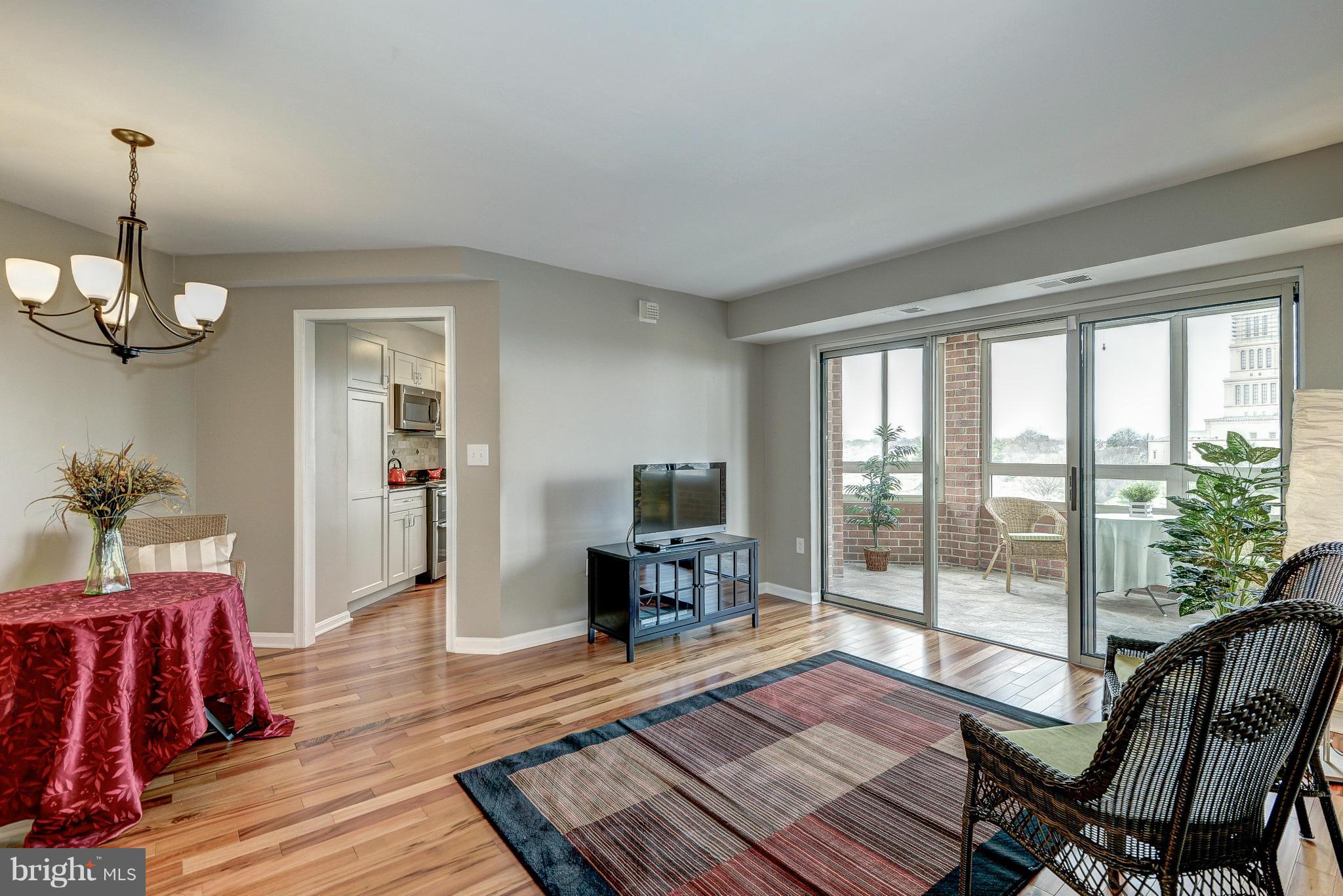 CARLYLE TOWERS - Residential