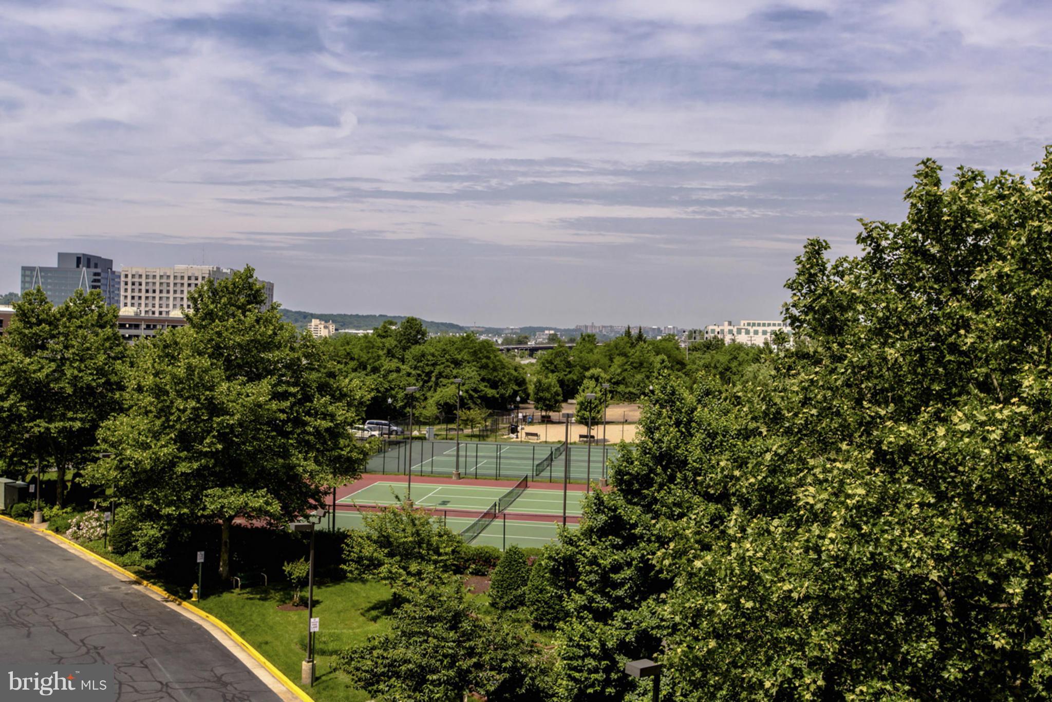 CARLYLE TOWERS - Residential