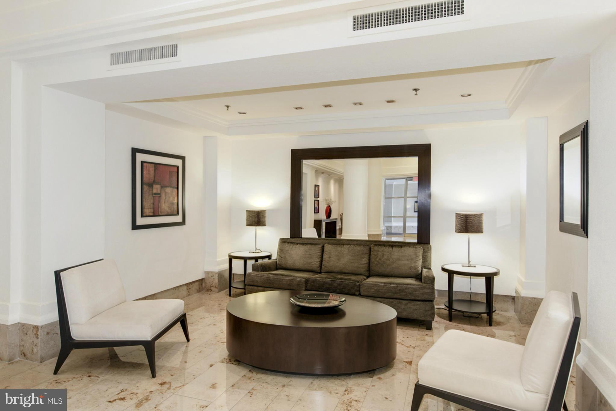 CARLYLE TOWERS - Residential