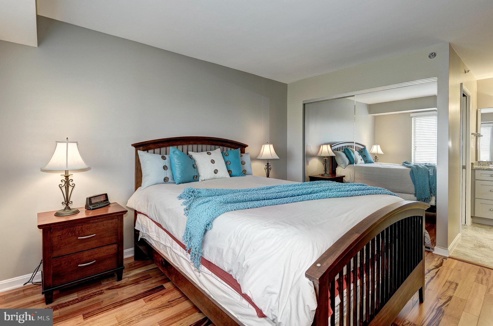 CARLYLE TOWERS - Residential