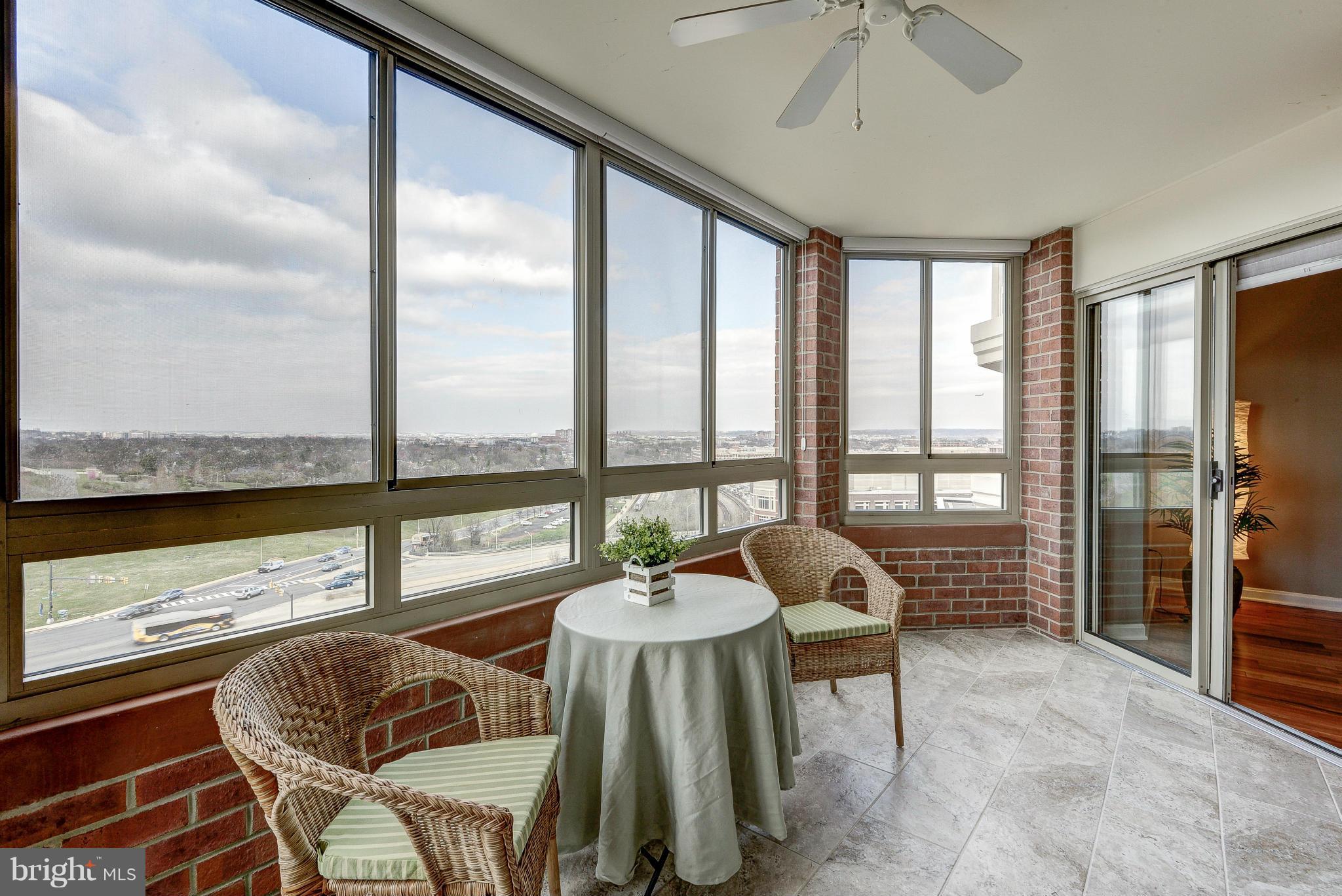 CARLYLE TOWERS - Residential