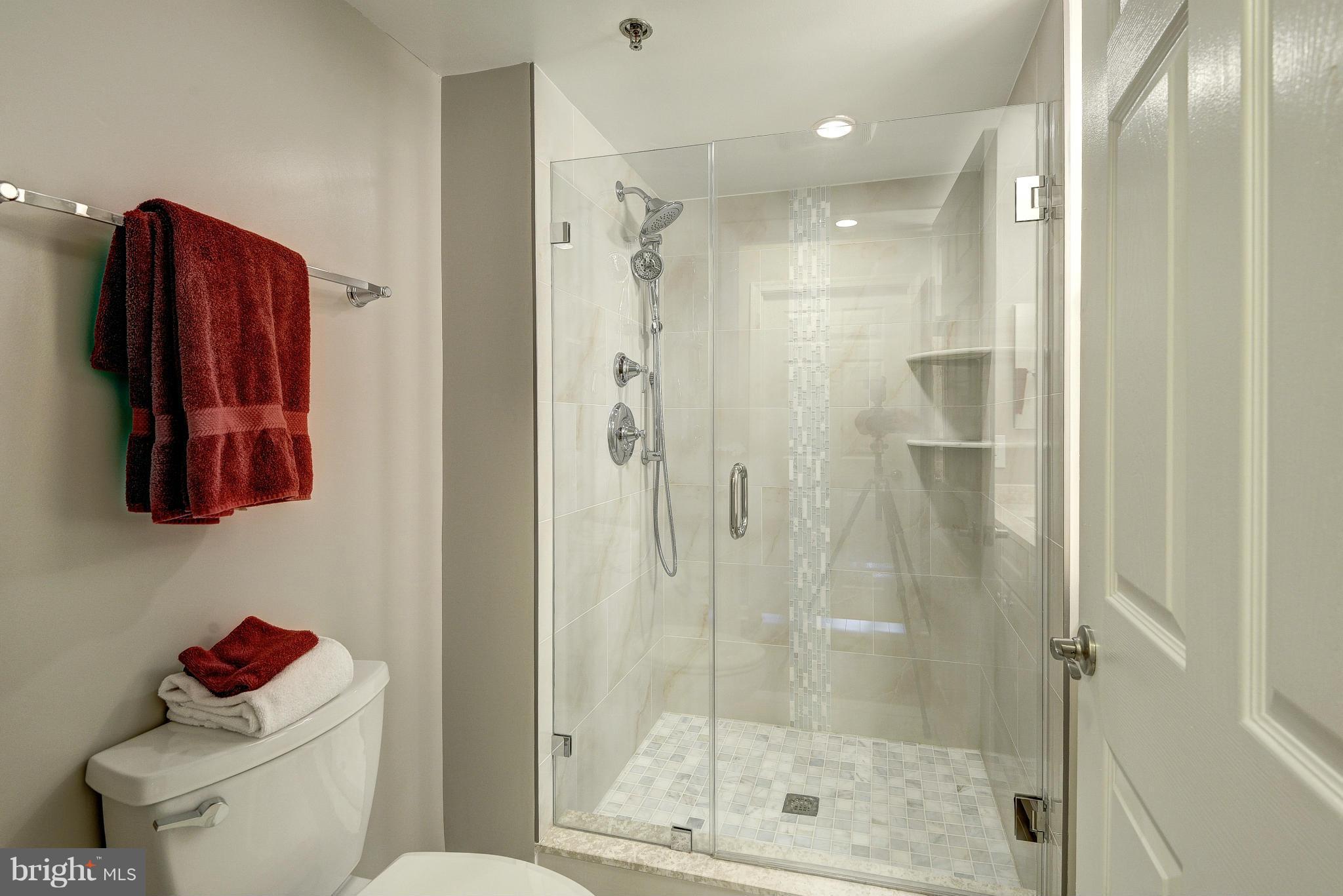 CARLYLE TOWERS - Residential