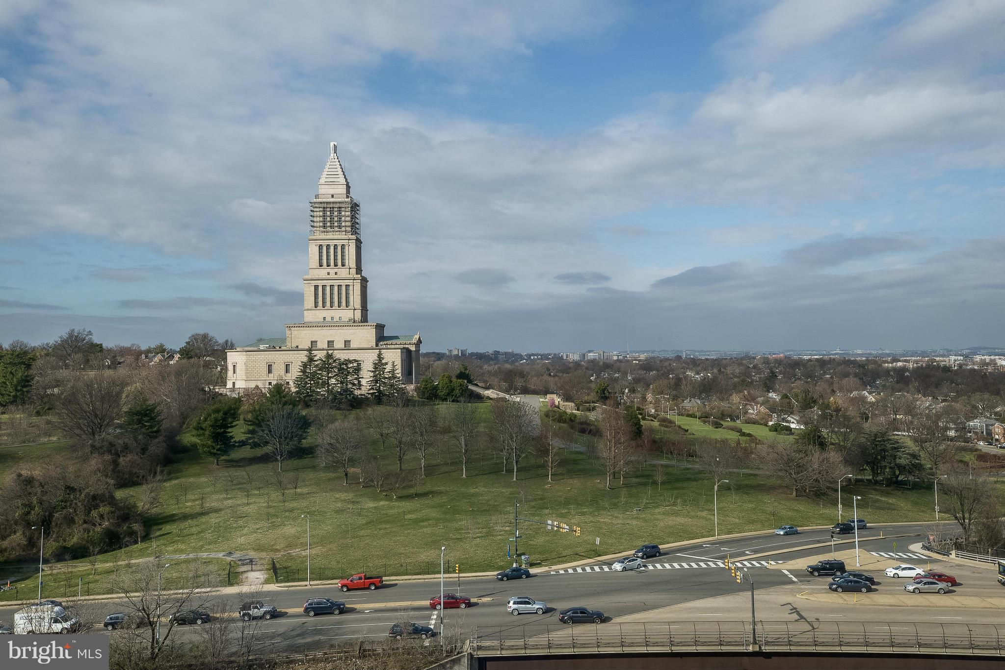 CARLYLE TOWERS - Residential