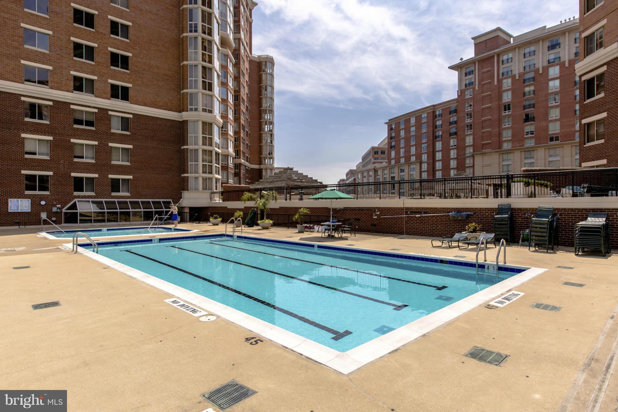 CARLYLE TOWERS - Residential