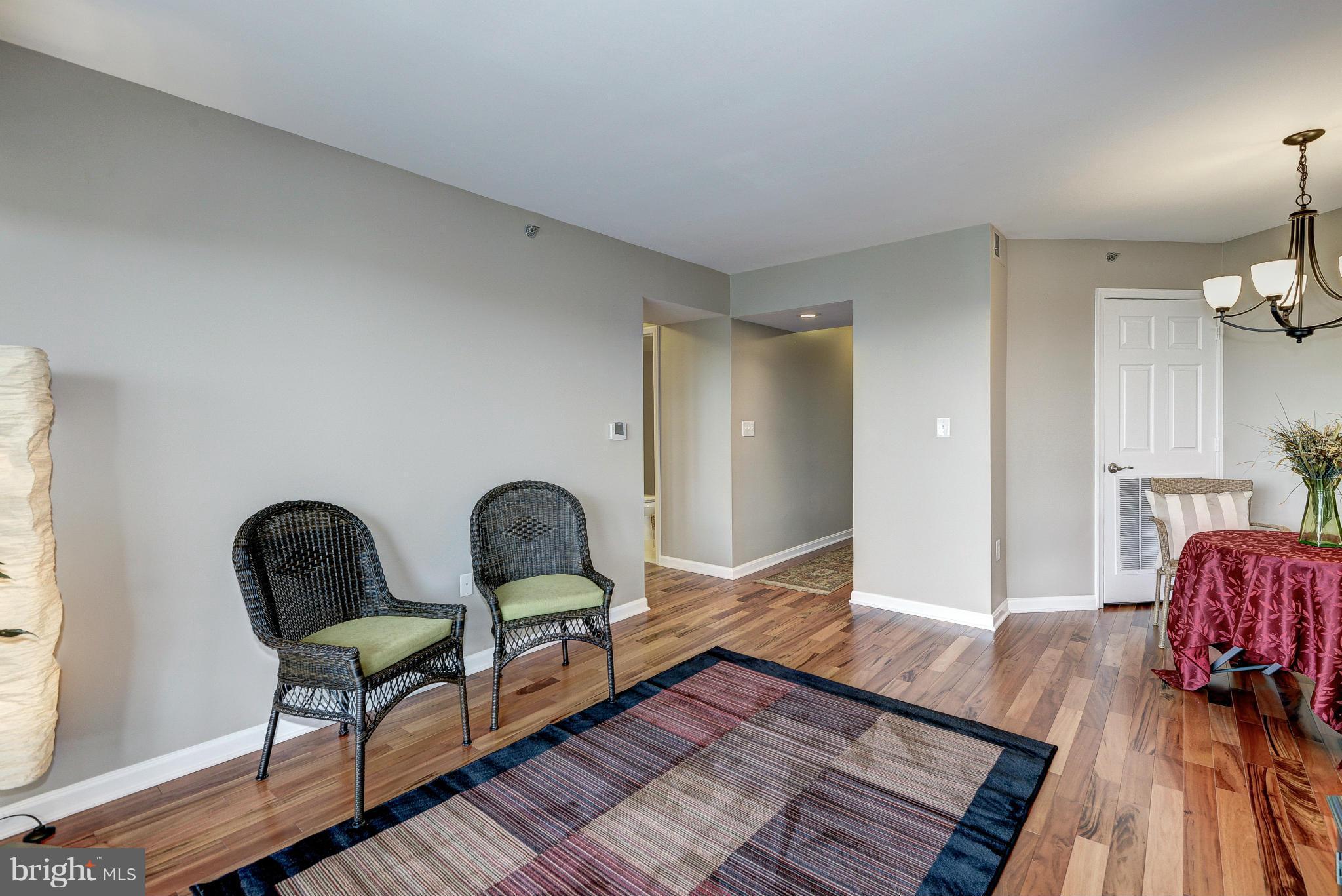 CARLYLE TOWERS - Residential