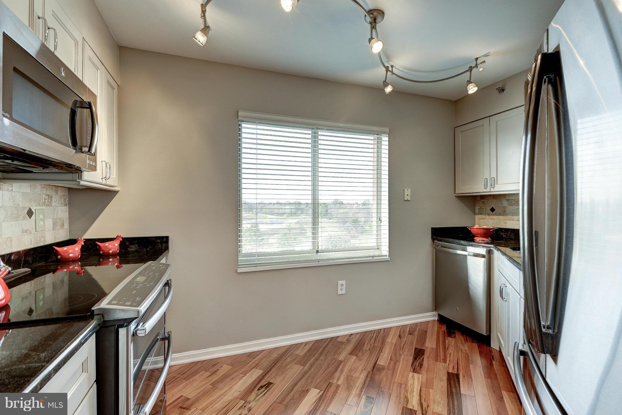 CARLYLE TOWERS - Residential