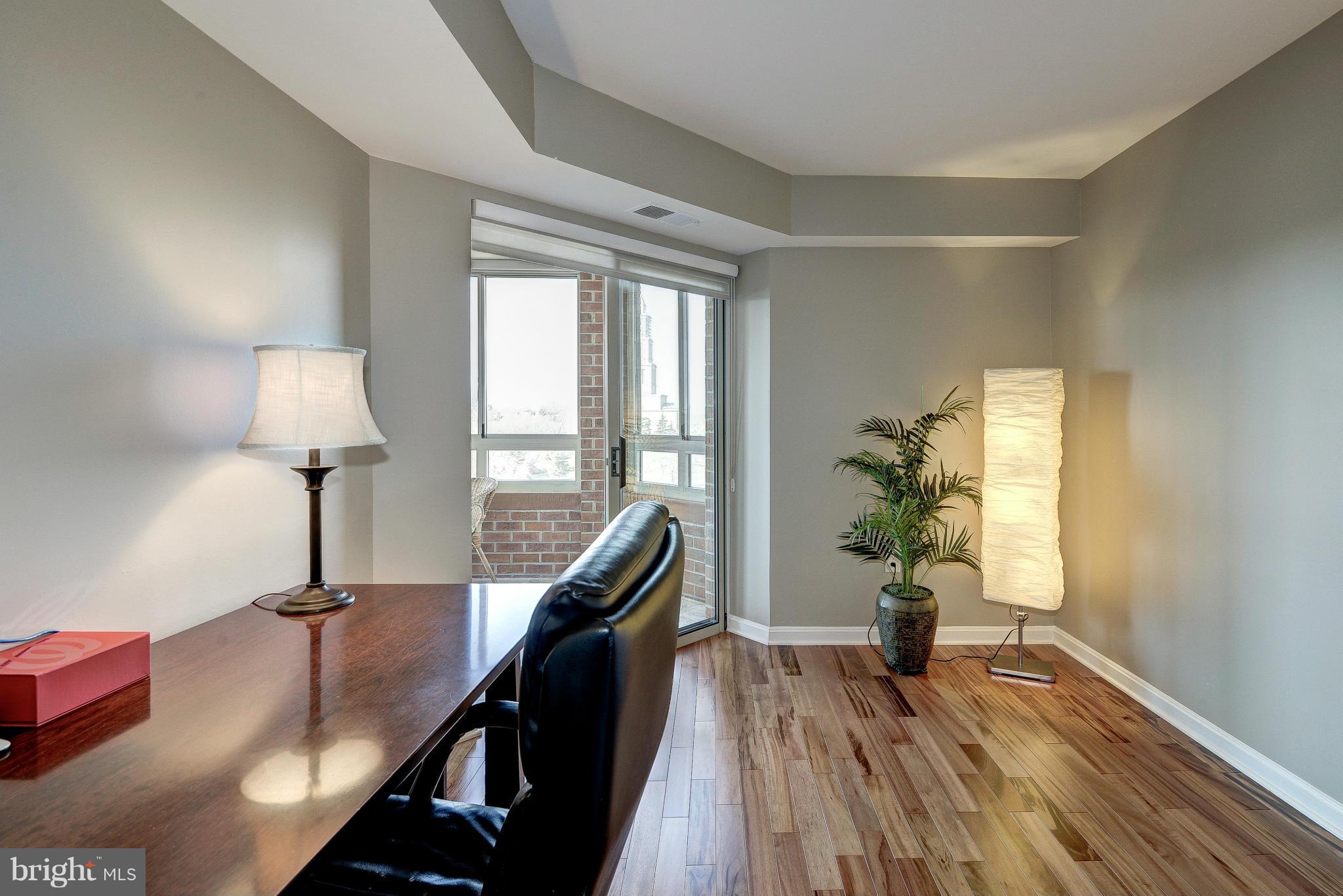 CARLYLE TOWERS - Residential