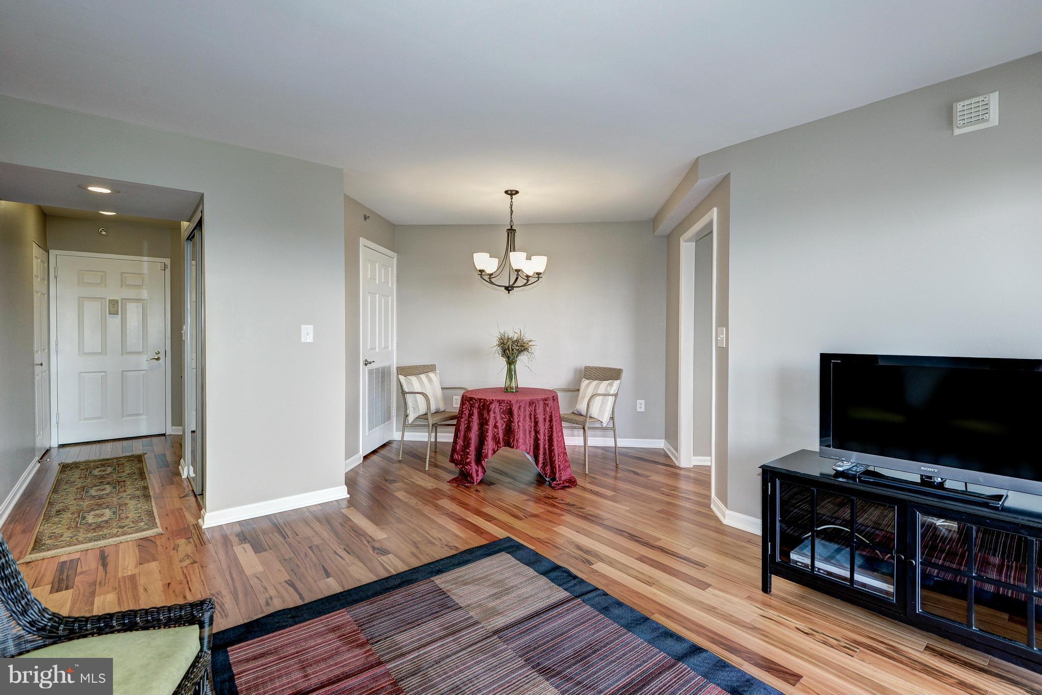 CARLYLE TOWERS - Residential