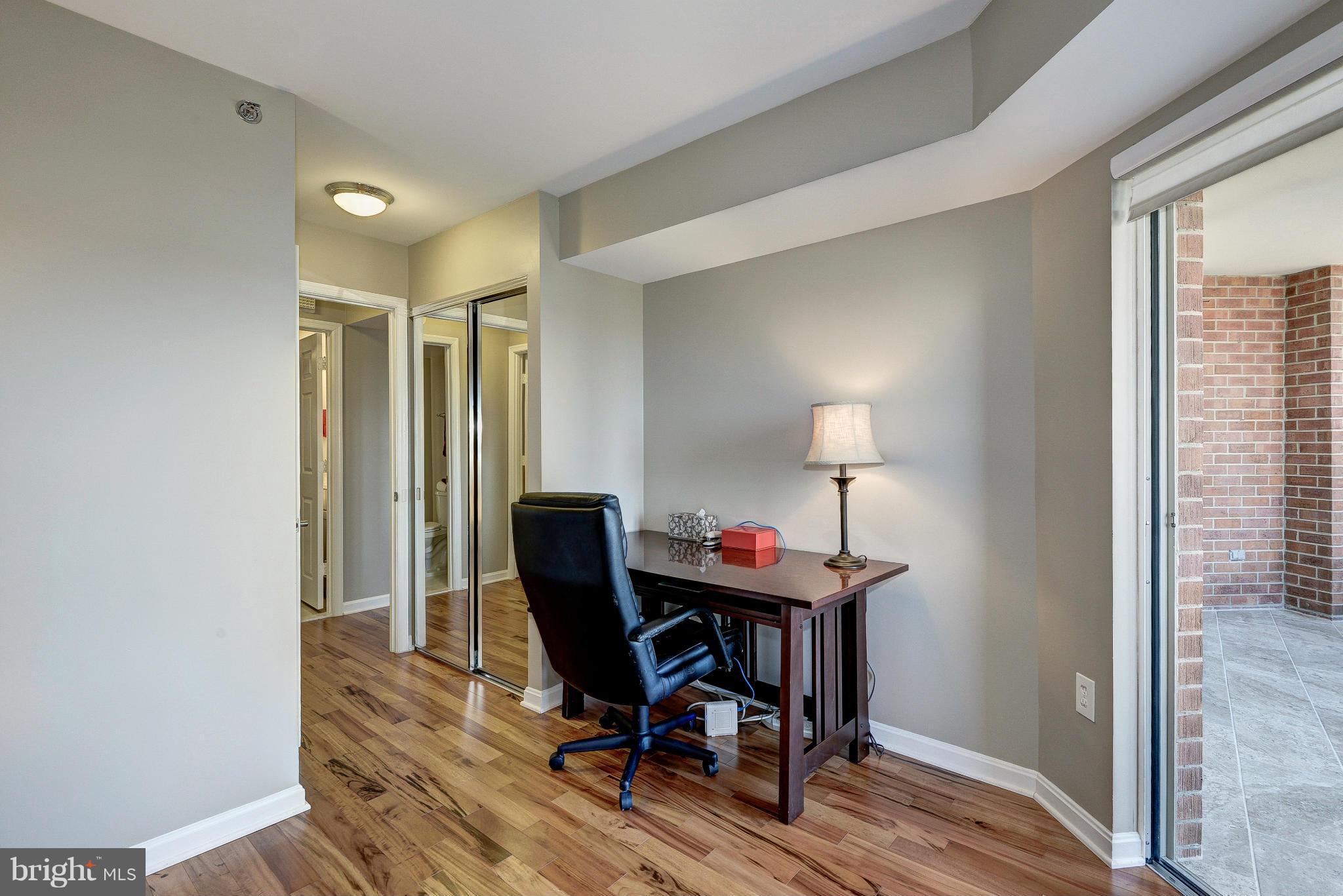 CARLYLE TOWERS - Residential