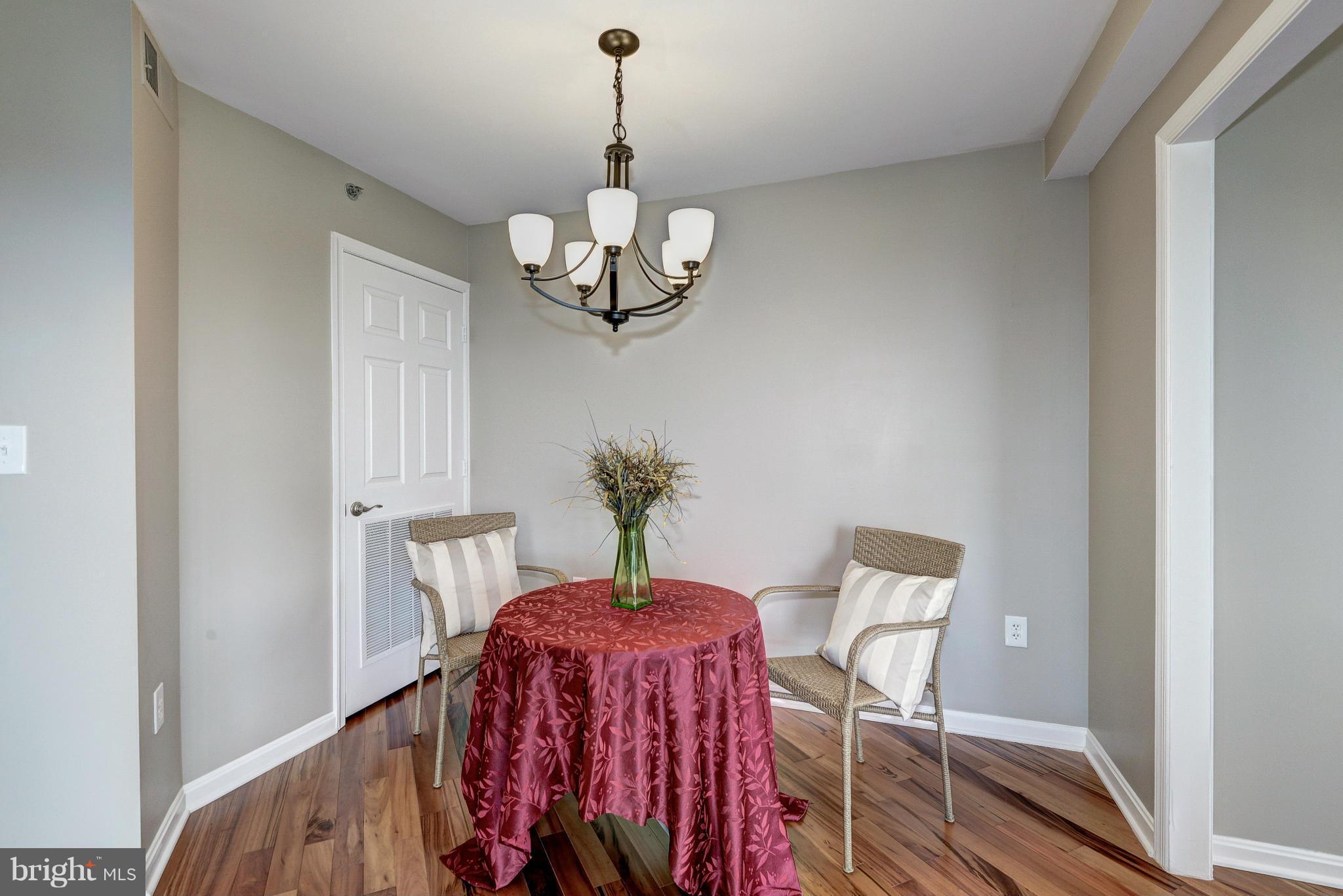 CARLYLE TOWERS - Residential