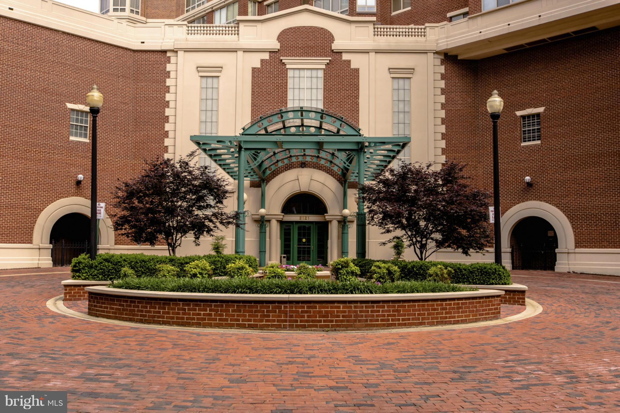 CARLYLE TOWERS - Residential