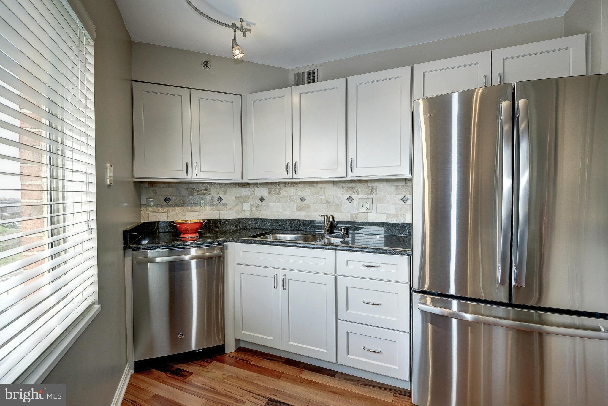 CARLYLE TOWERS - Residential