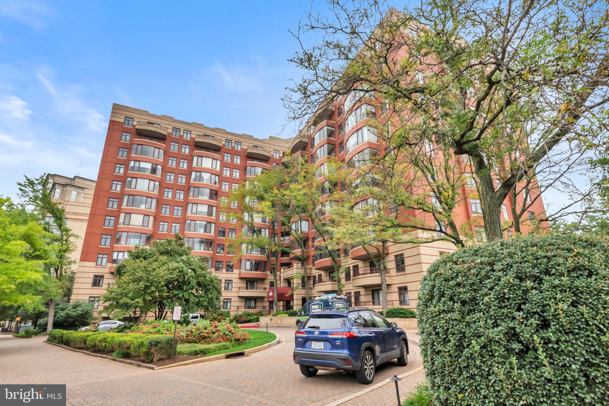 2400 CLARENDON BOULEVARD 212