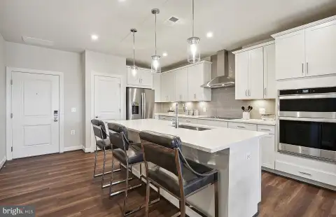 5800 Moonstone Way Unit 104, Haymarket, VA MLS: VAPW2124990