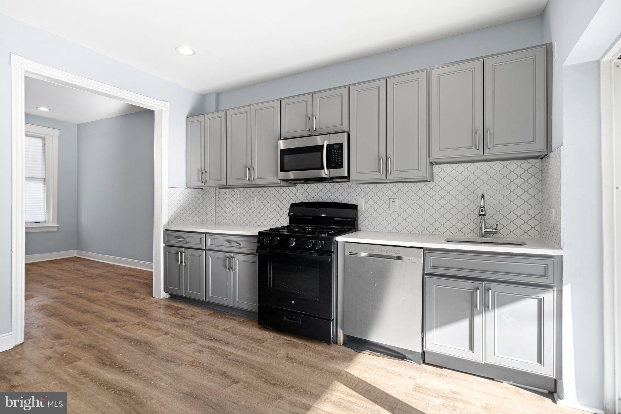 PORT RICHMOND - Residential