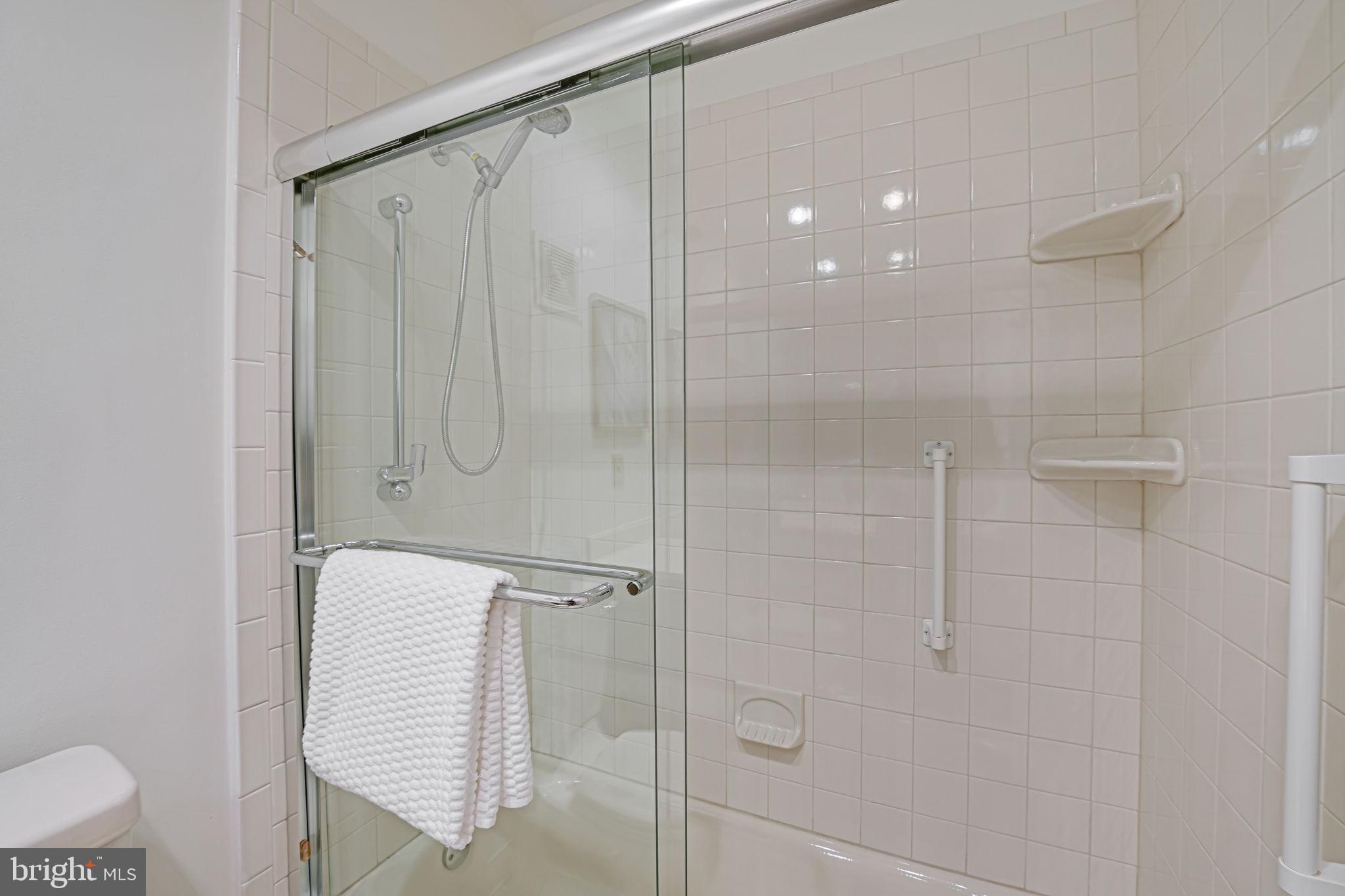 CARDEROCK SPRINGS - Residential