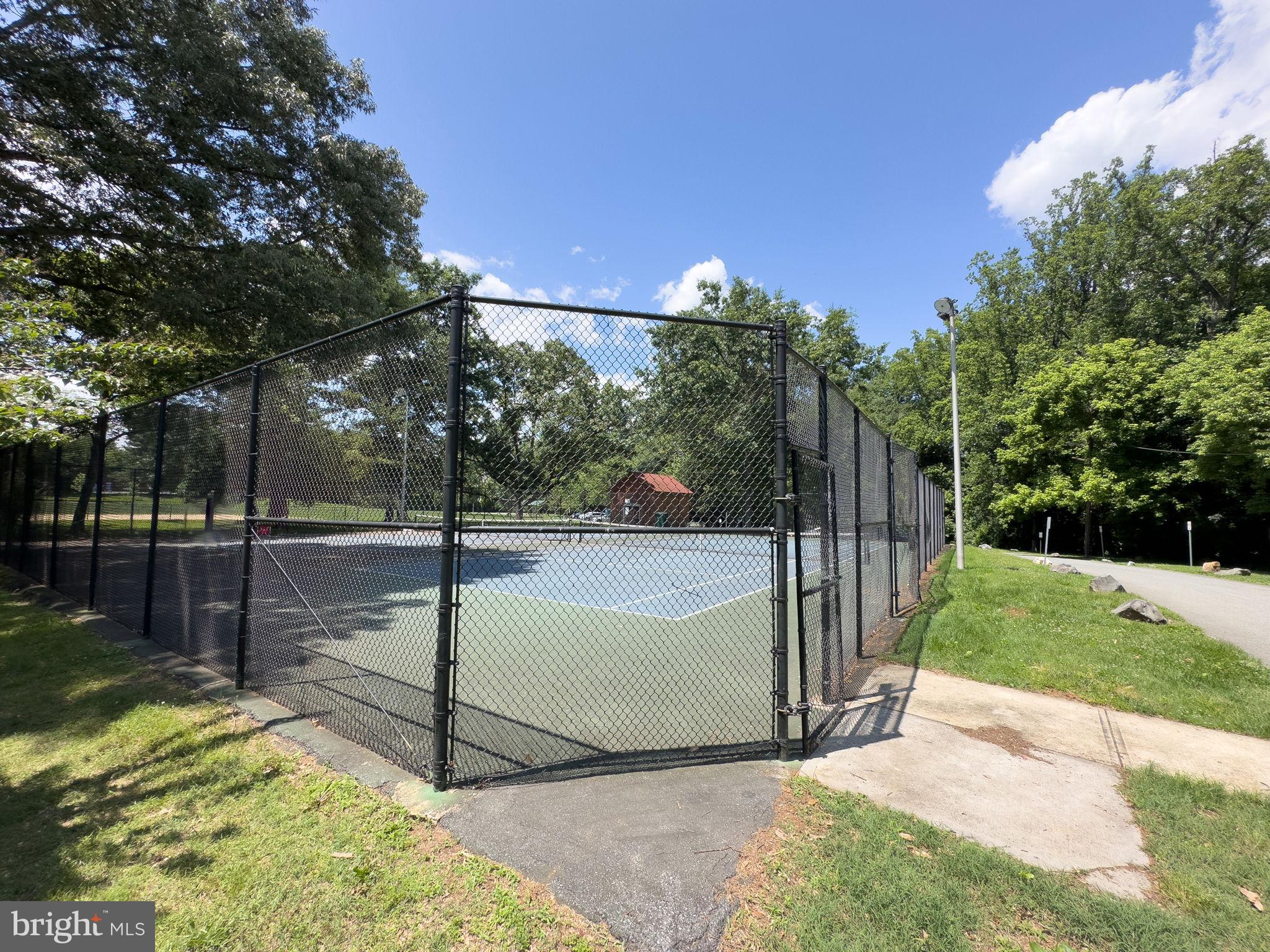 CARDEROCK SPRINGS - Residential