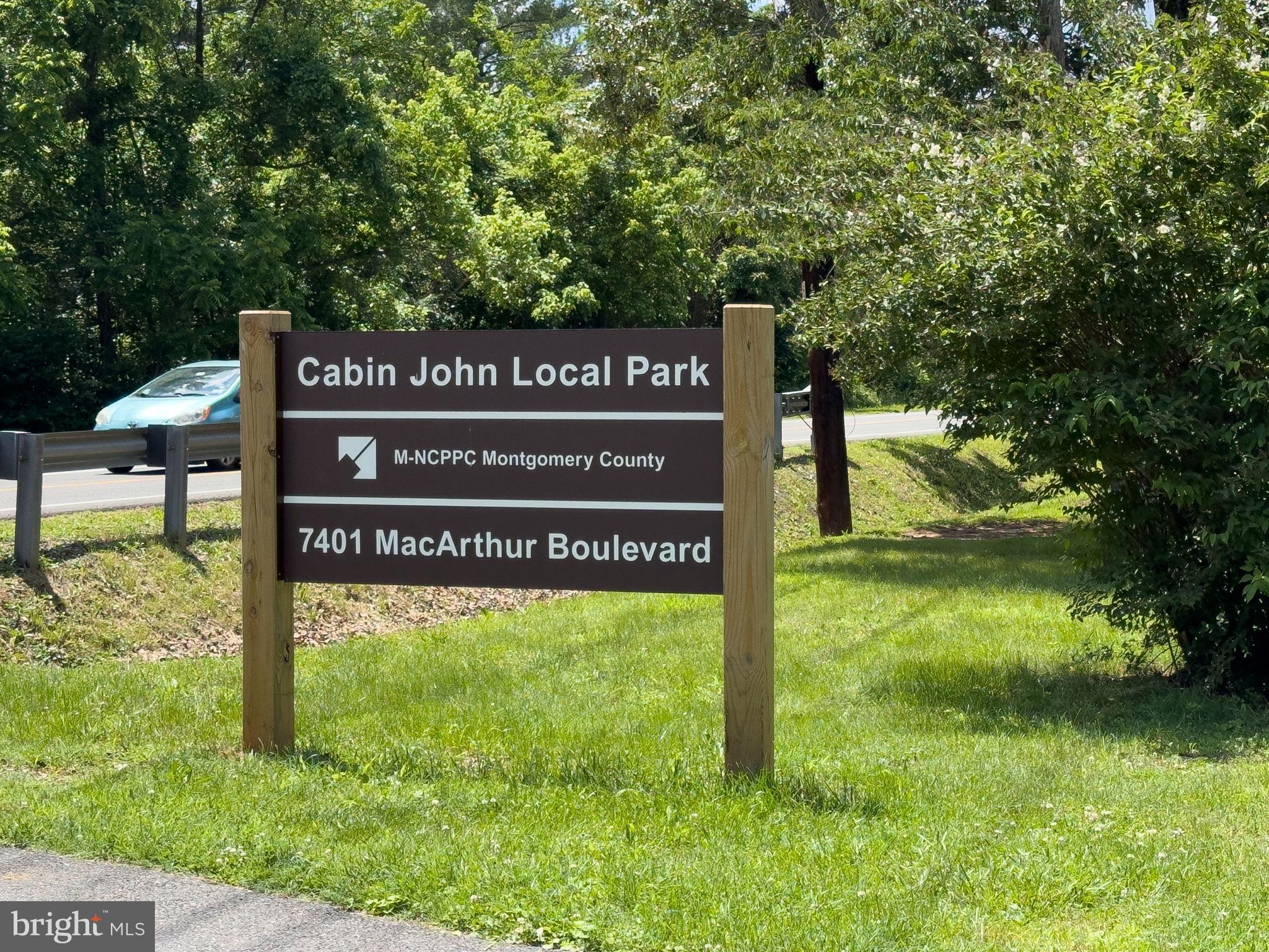 CARDEROCK SPRINGS - Residential