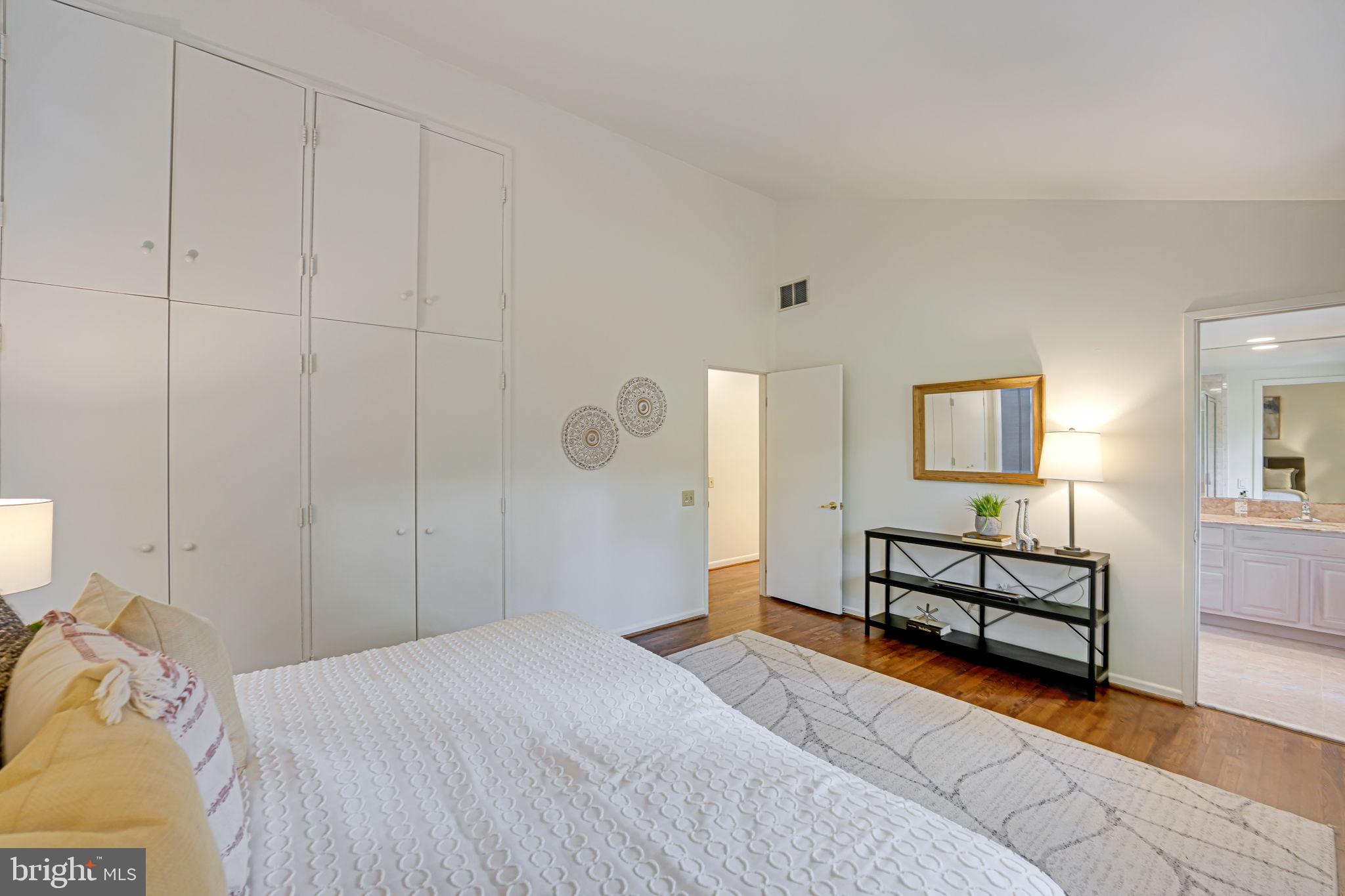 CARDEROCK SPRINGS - Residential