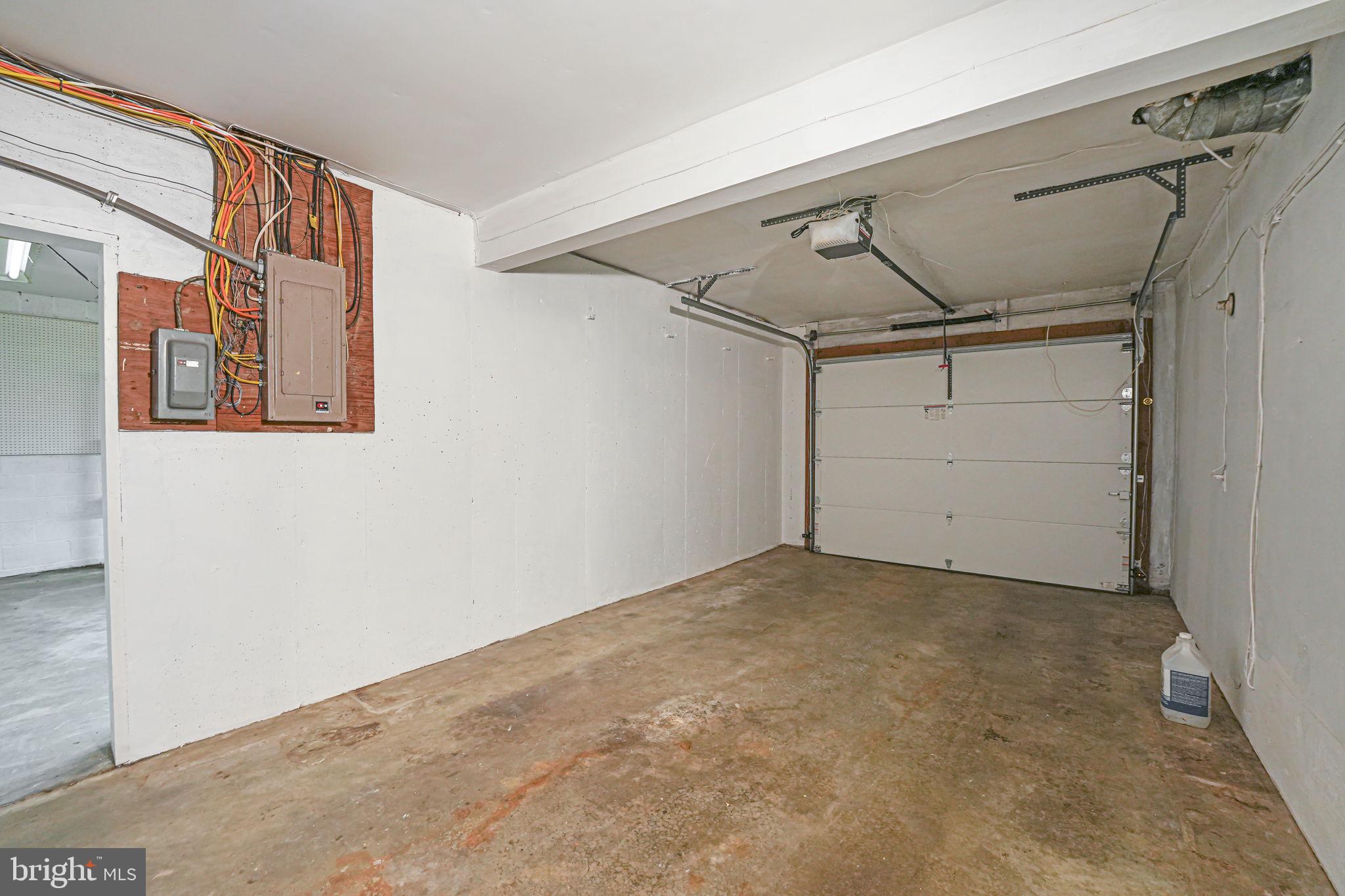 CARDEROCK SPRINGS - Residential