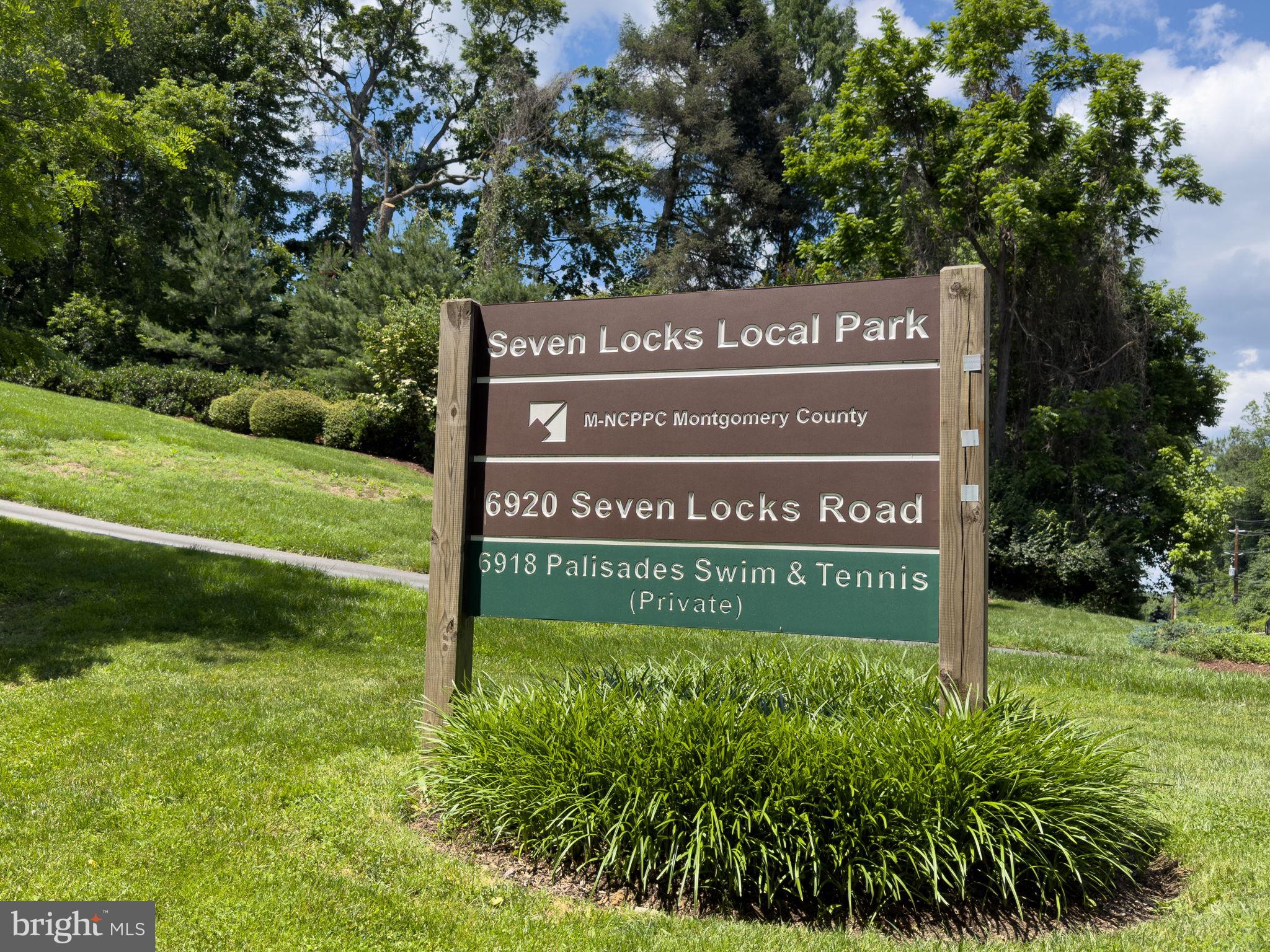 CARDEROCK SPRINGS - Residential