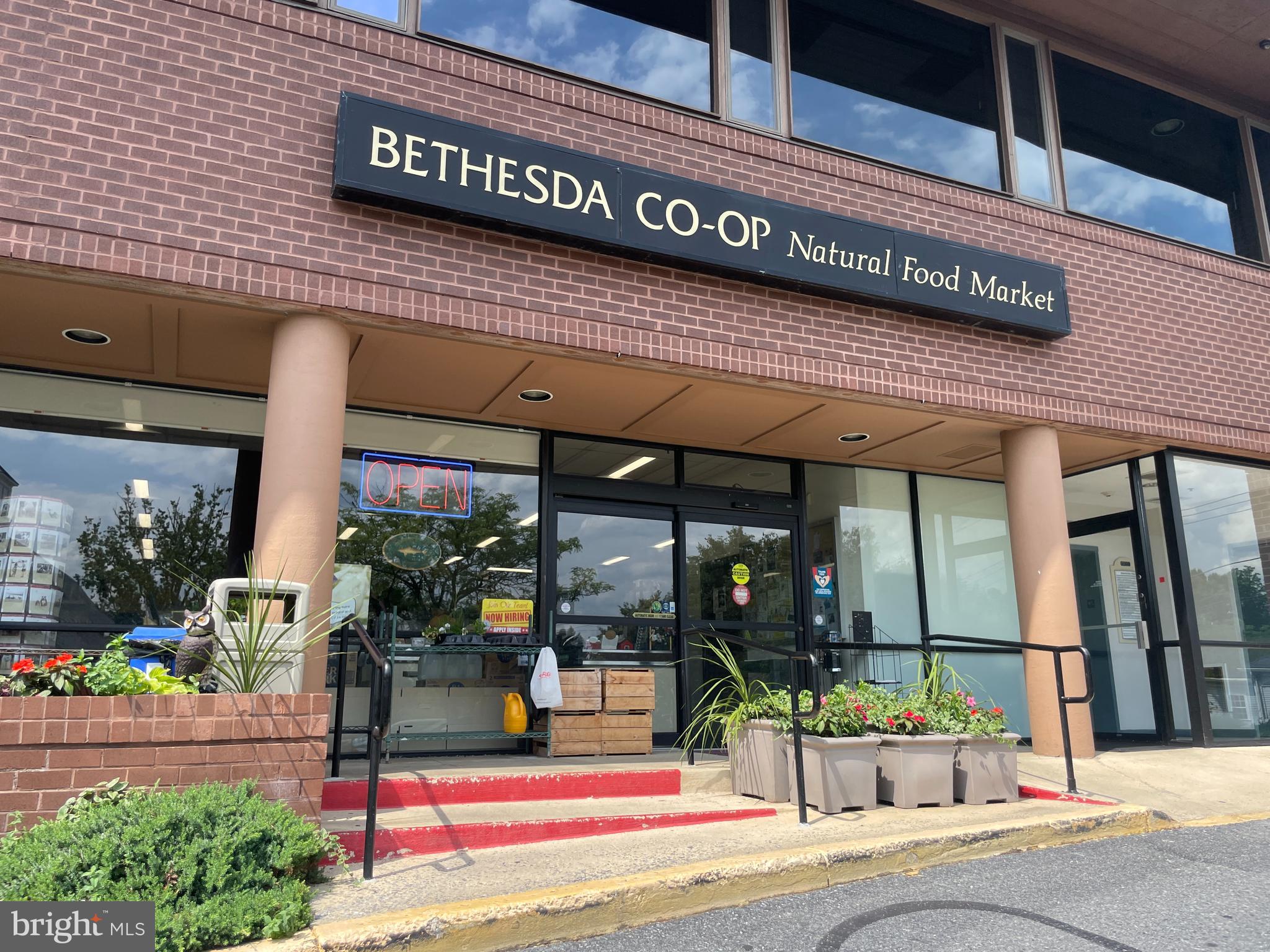 CARDEROCK SPRINGS - Residential