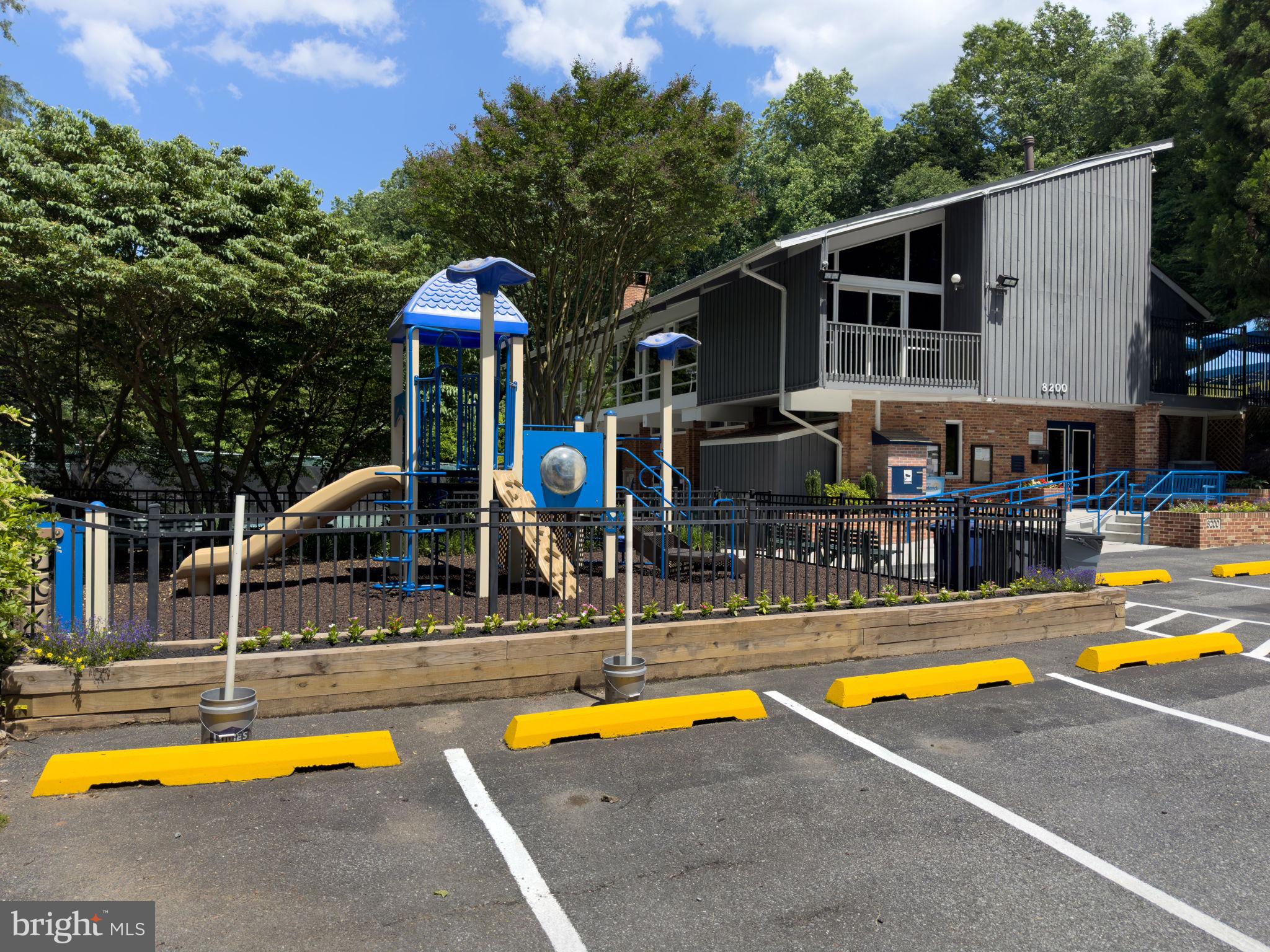 CARDEROCK SPRINGS - Residential