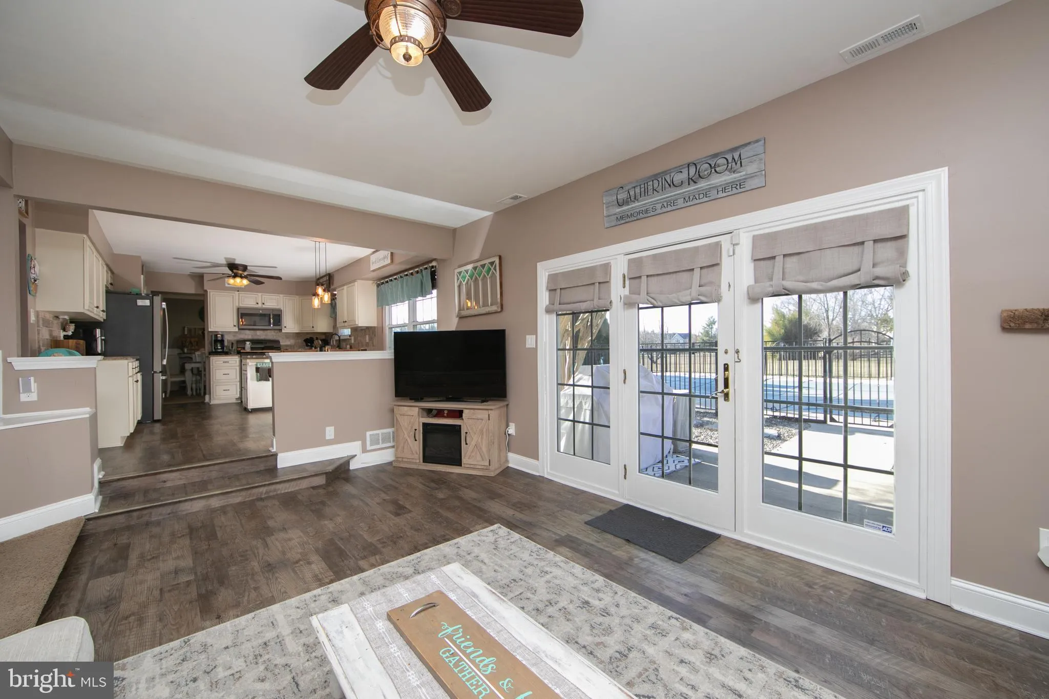 Sewell, New Jersey 08080, United States, 4 Bedrooms Bedrooms, ,3 BathroomsBathrooms,Residential,Pending,18555