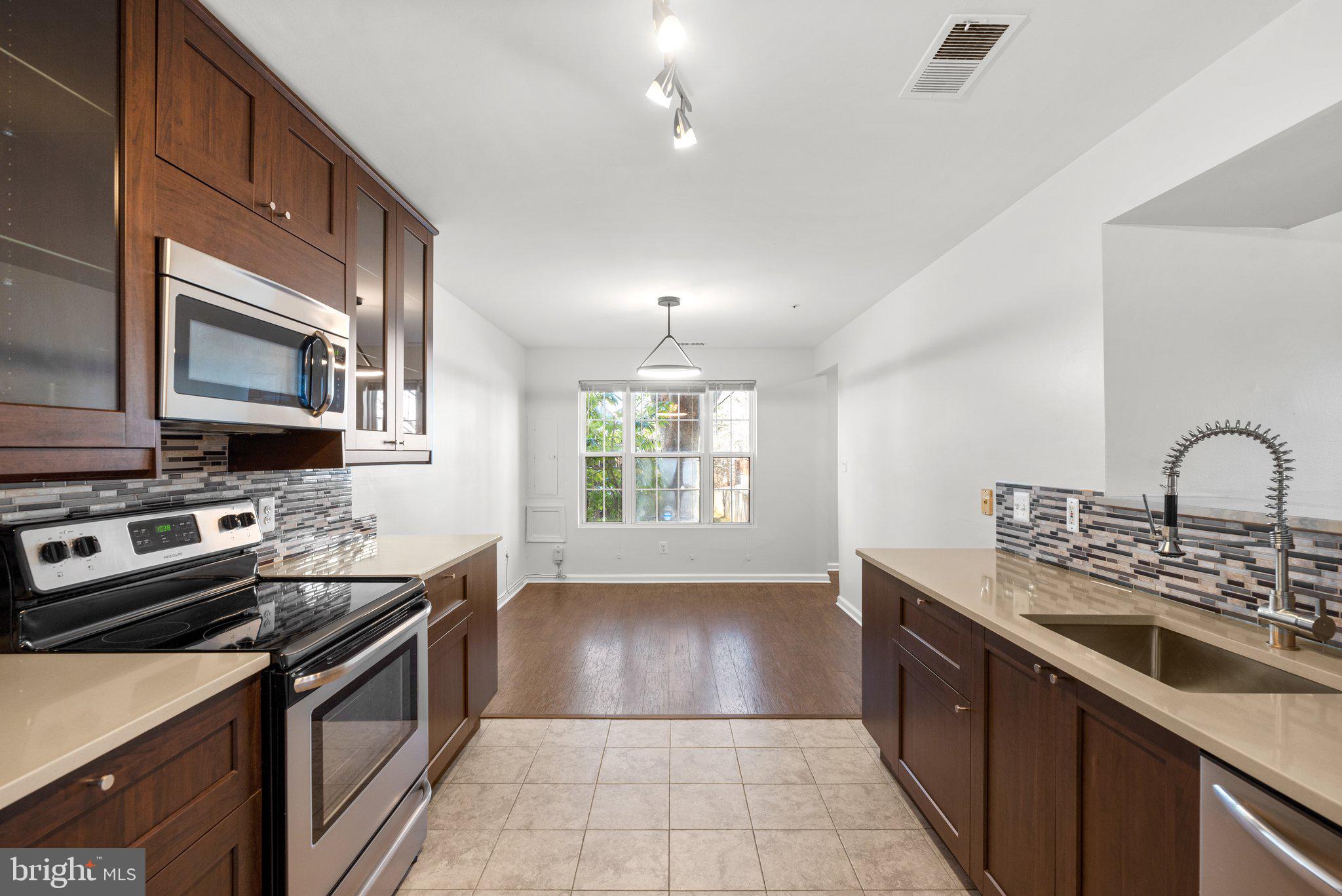 GATEWAY COMMONS - Residential Lease