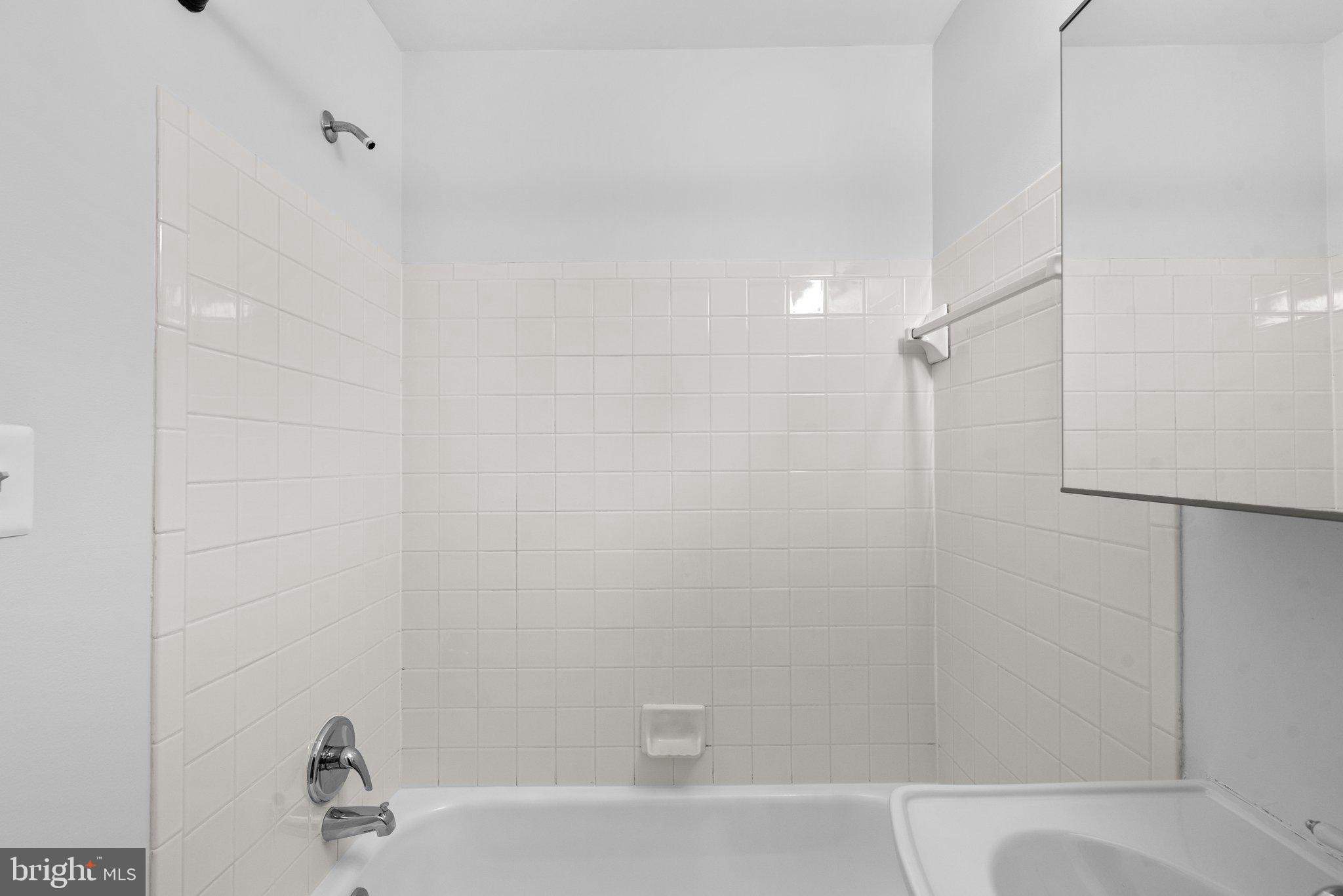 GATEWAY COMMONS - Residential Lease