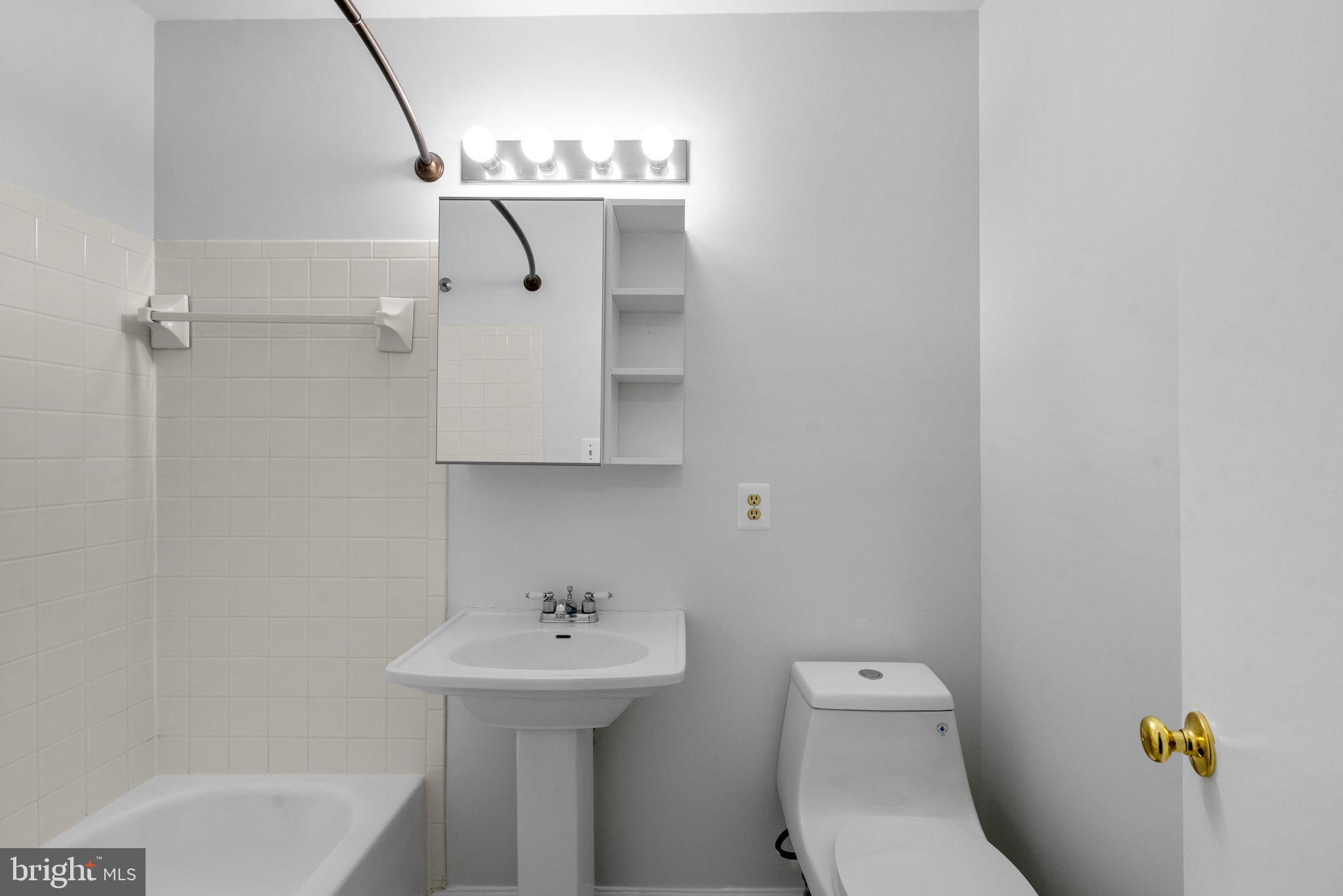 GATEWAY COMMONS - Residential Lease