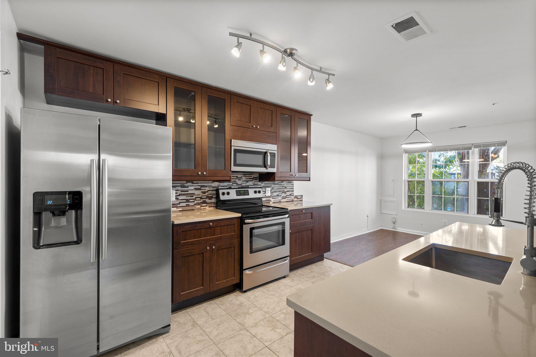 GATEWAY COMMONS - Residential Lease