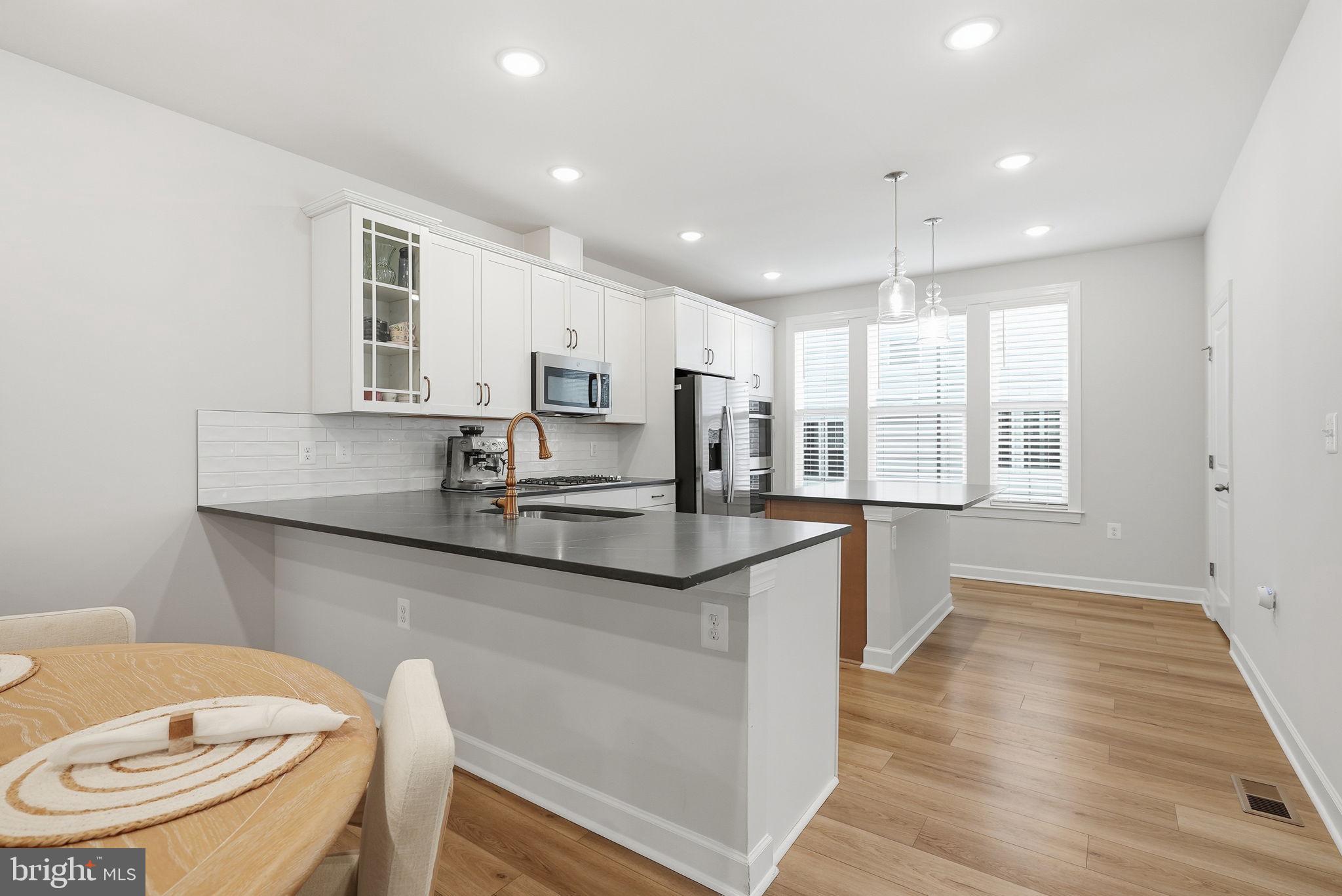 7220 MOUNTAINEER DRIVE