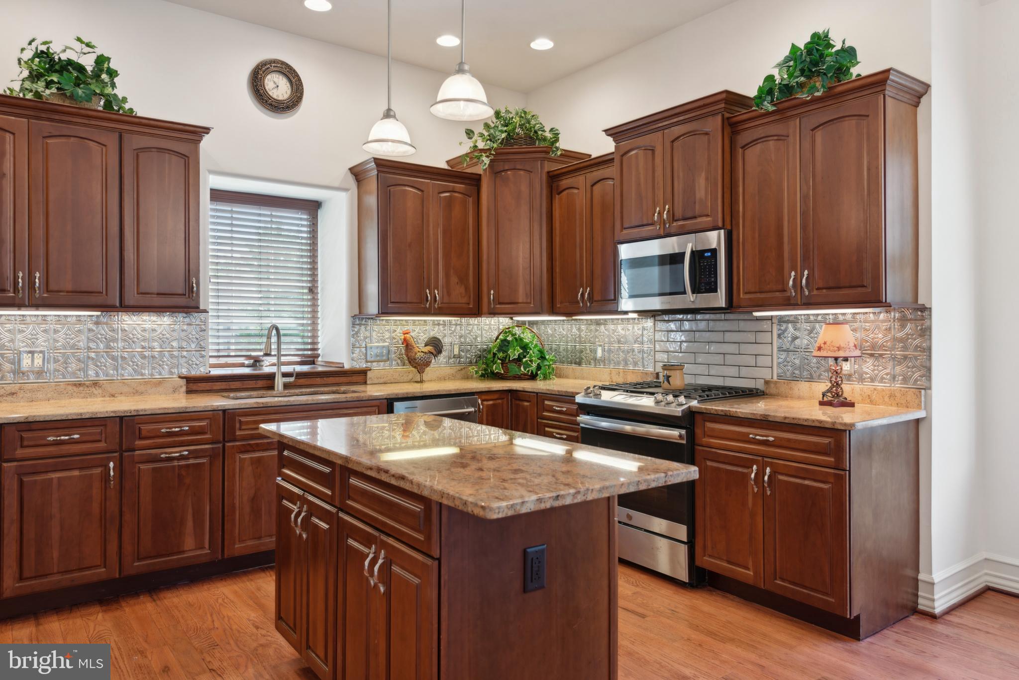 CHERRY CREEK - Residential
