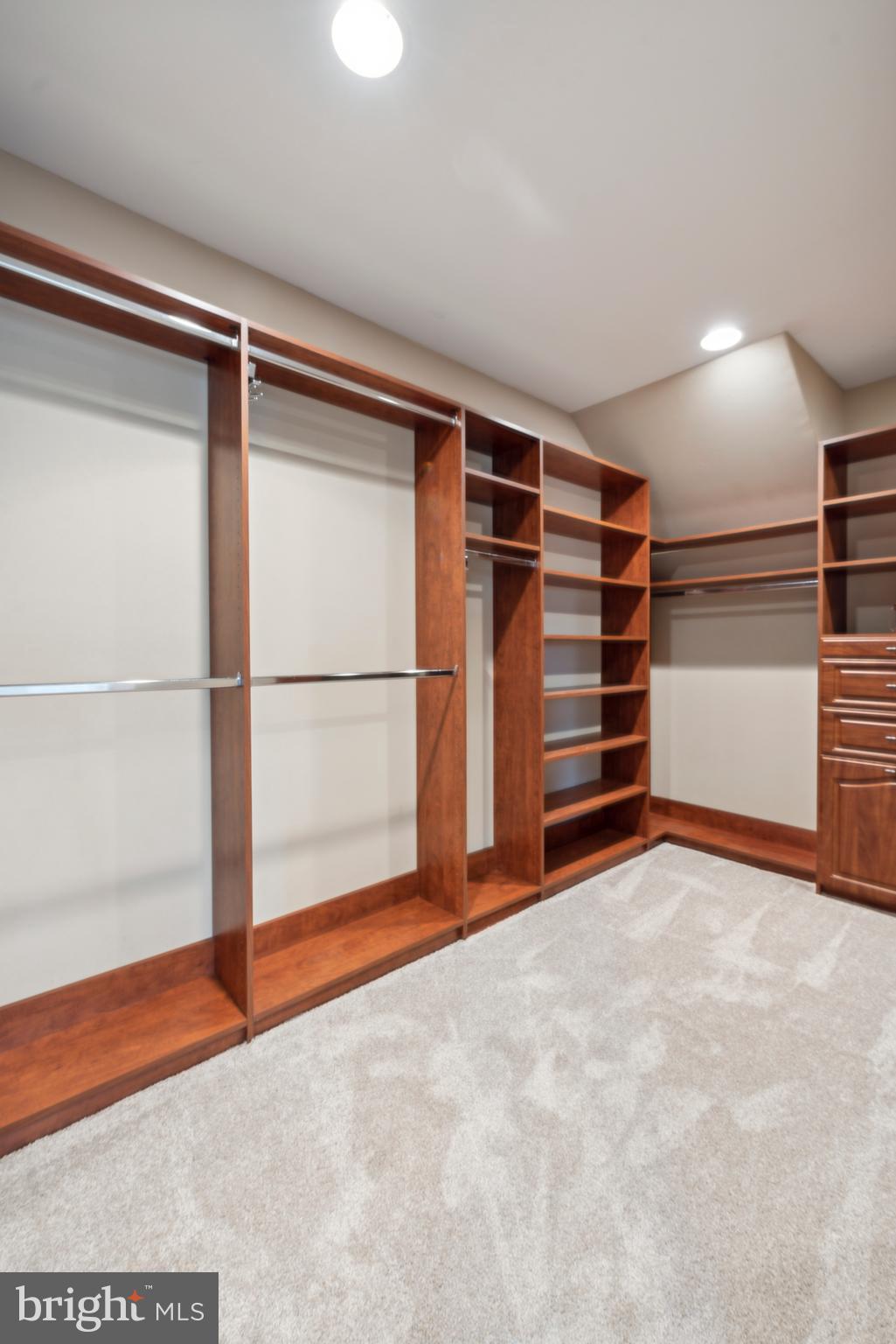 CHERRY CREEK - Residential