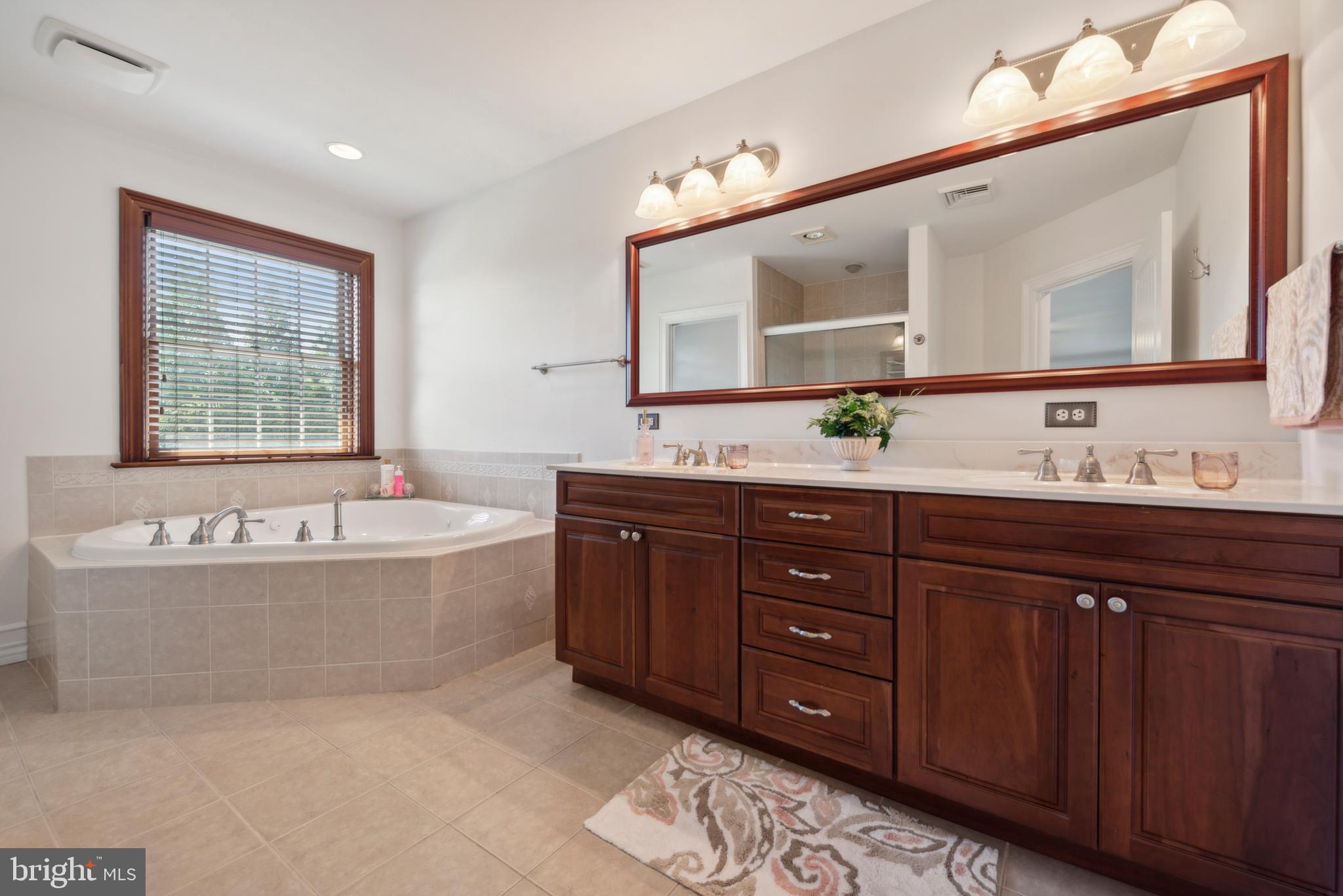 CHERRY CREEK - Residential