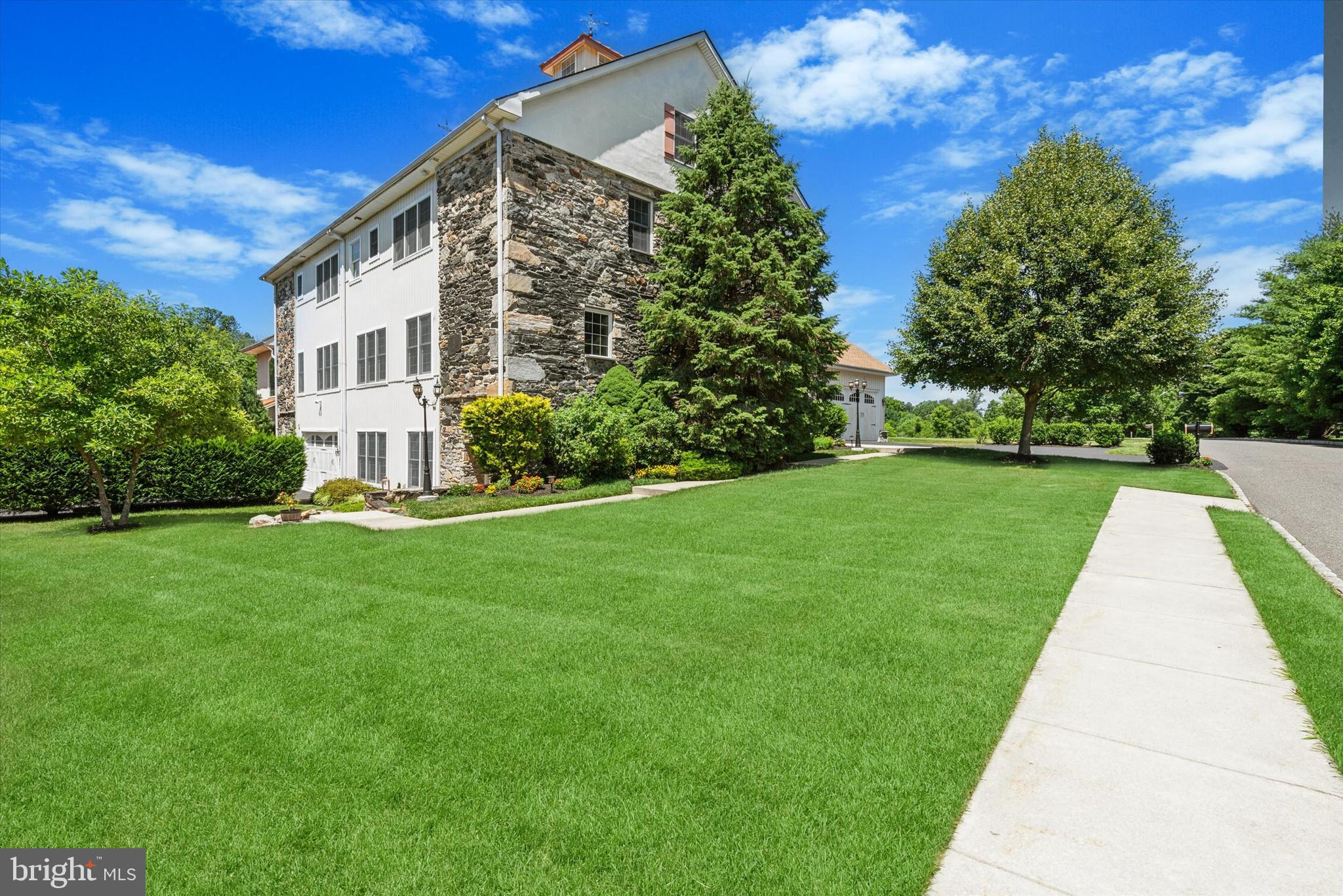 CHERRY CREEK - Residential