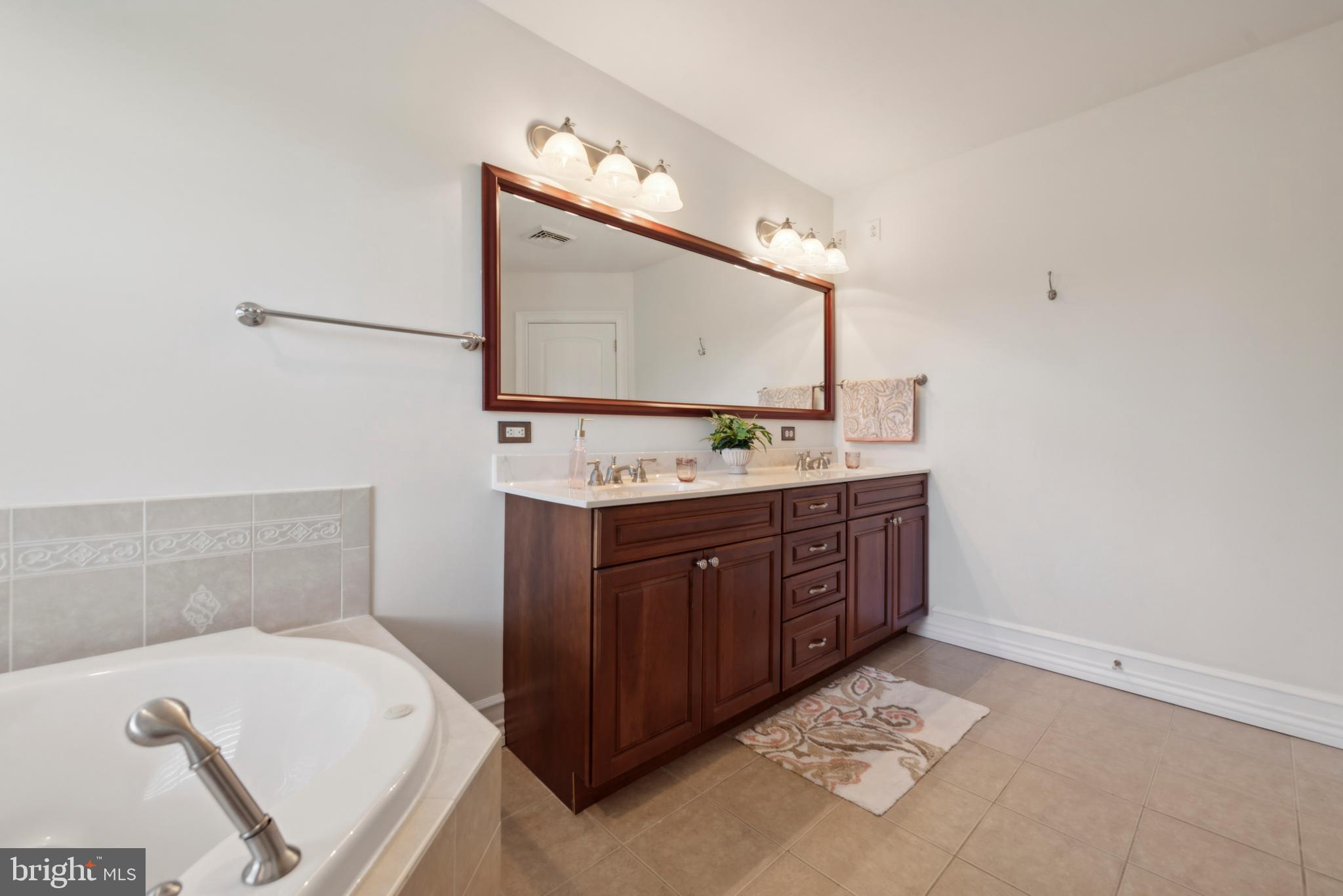 CHERRY CREEK - Residential
