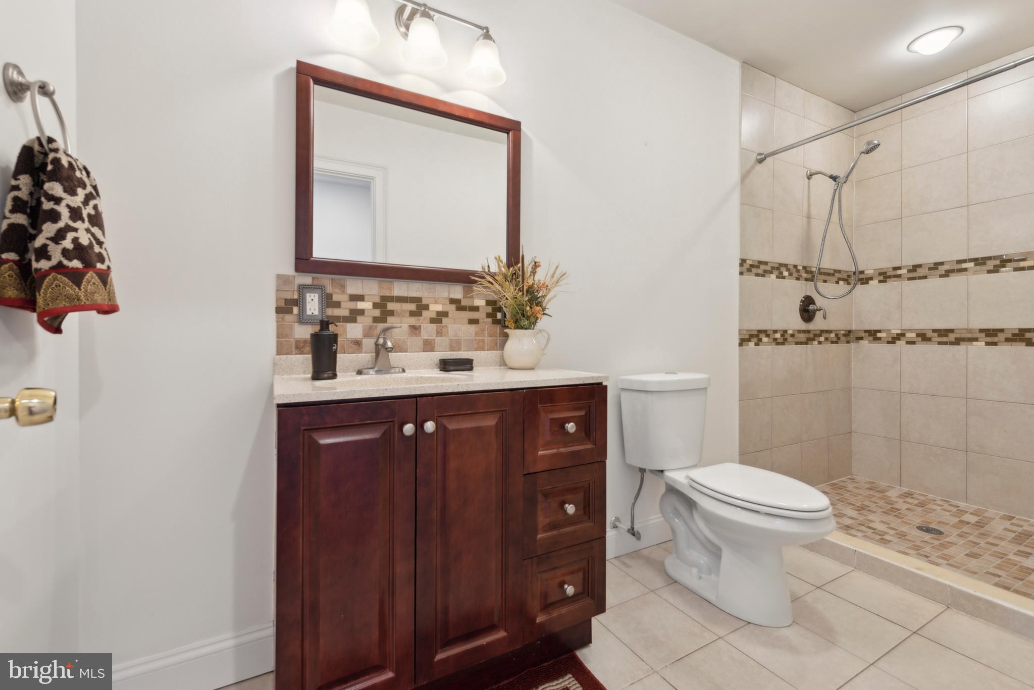 CHERRY CREEK - Residential