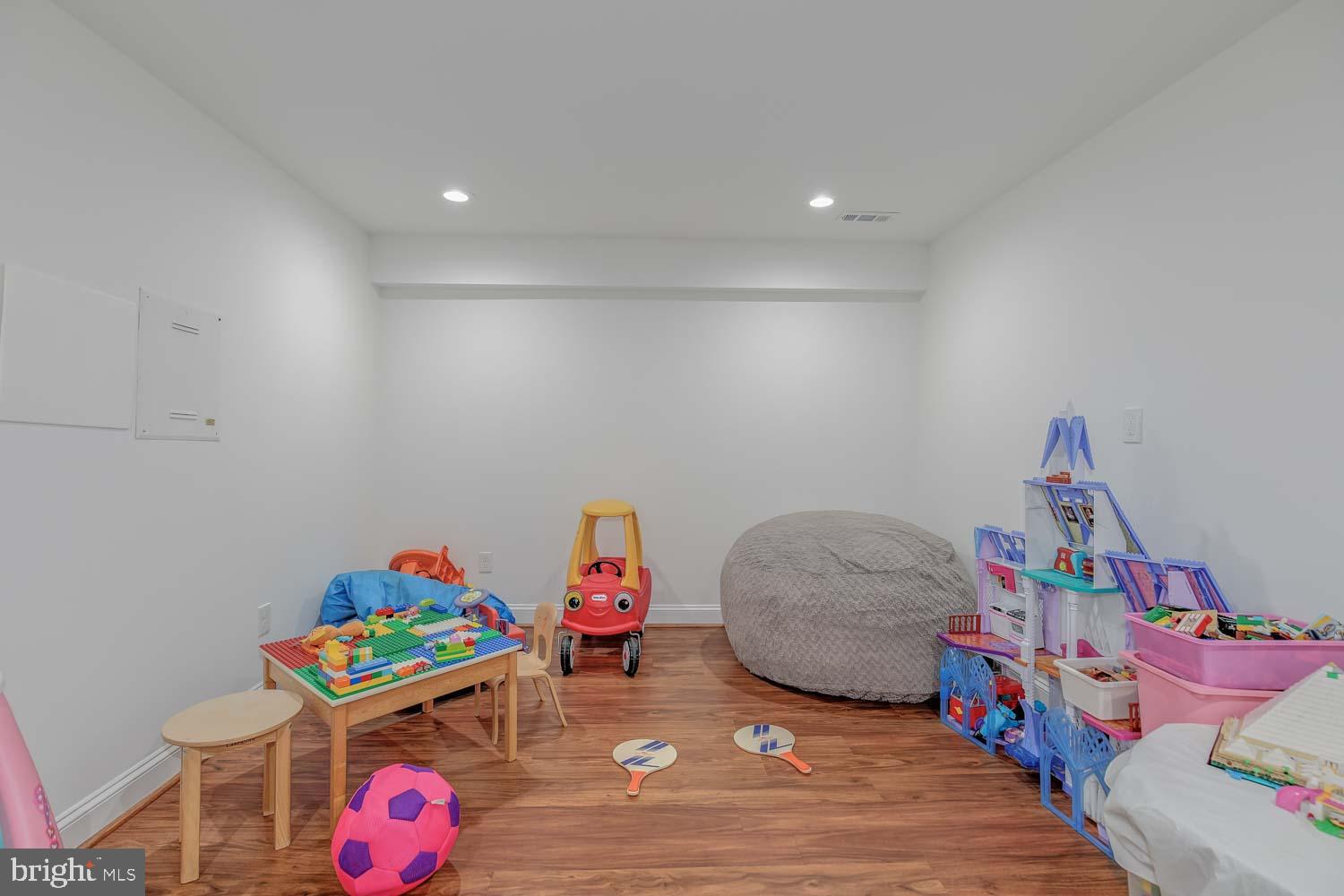 ASHLEY'S CROSSING - Residential