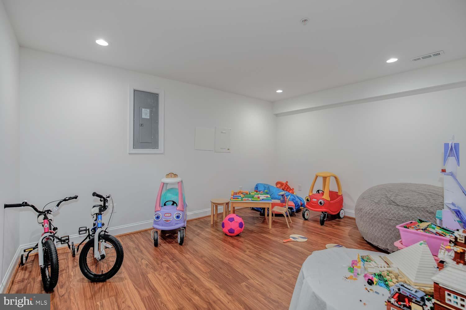 ASHLEY'S CROSSING - Residential