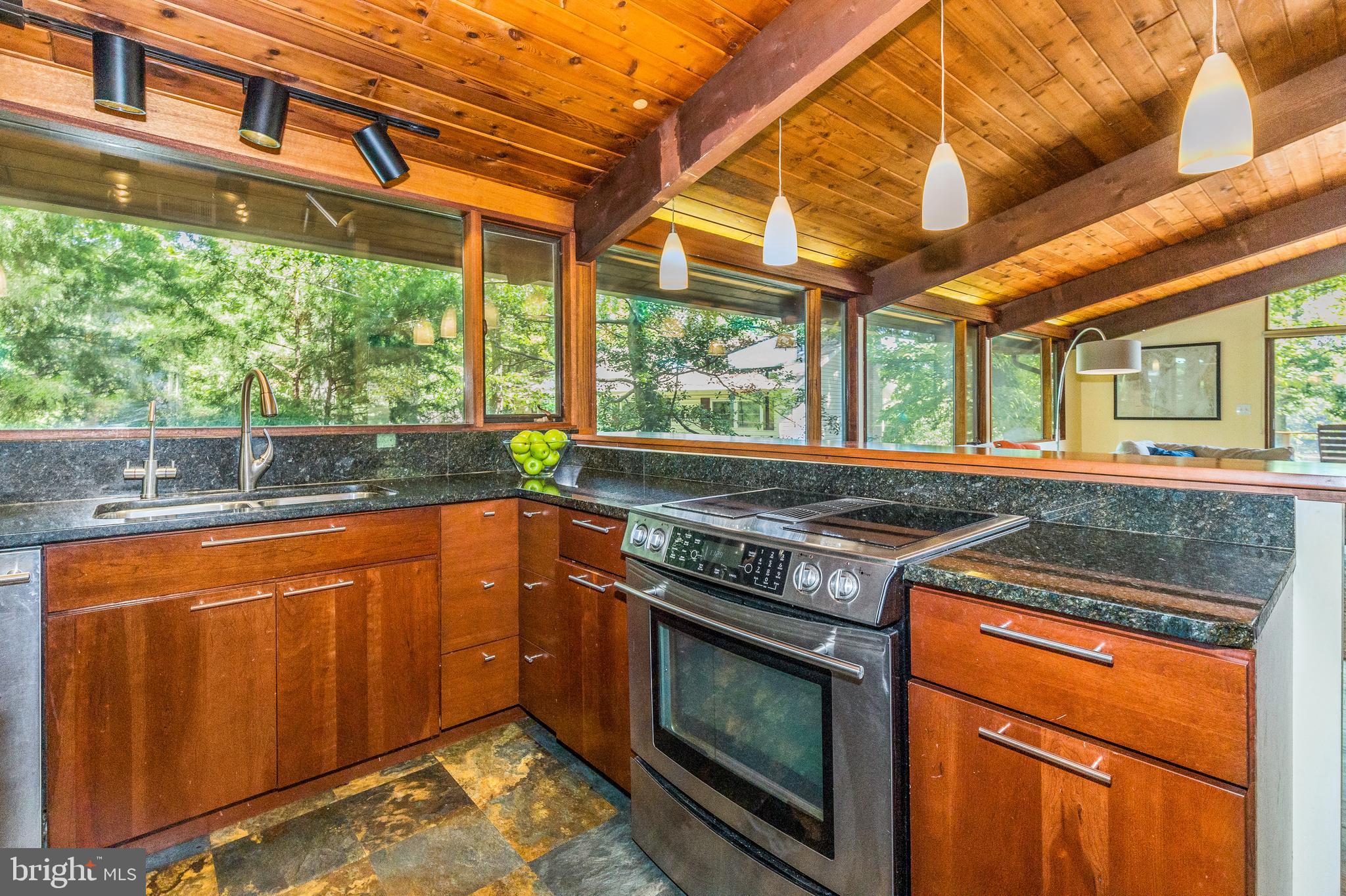 SUNRISE BEACH - Residential