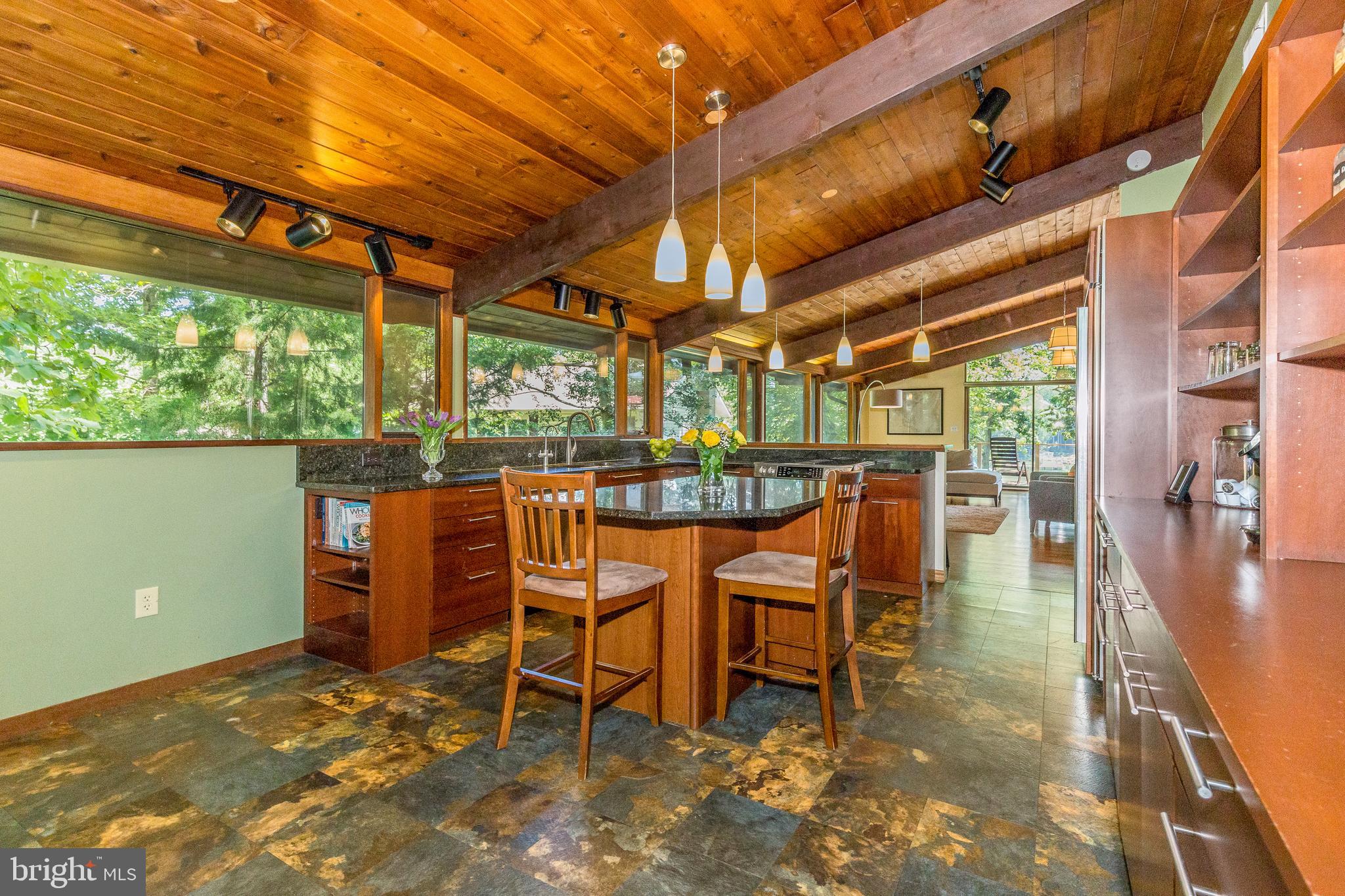 SUNRISE BEACH - Residential