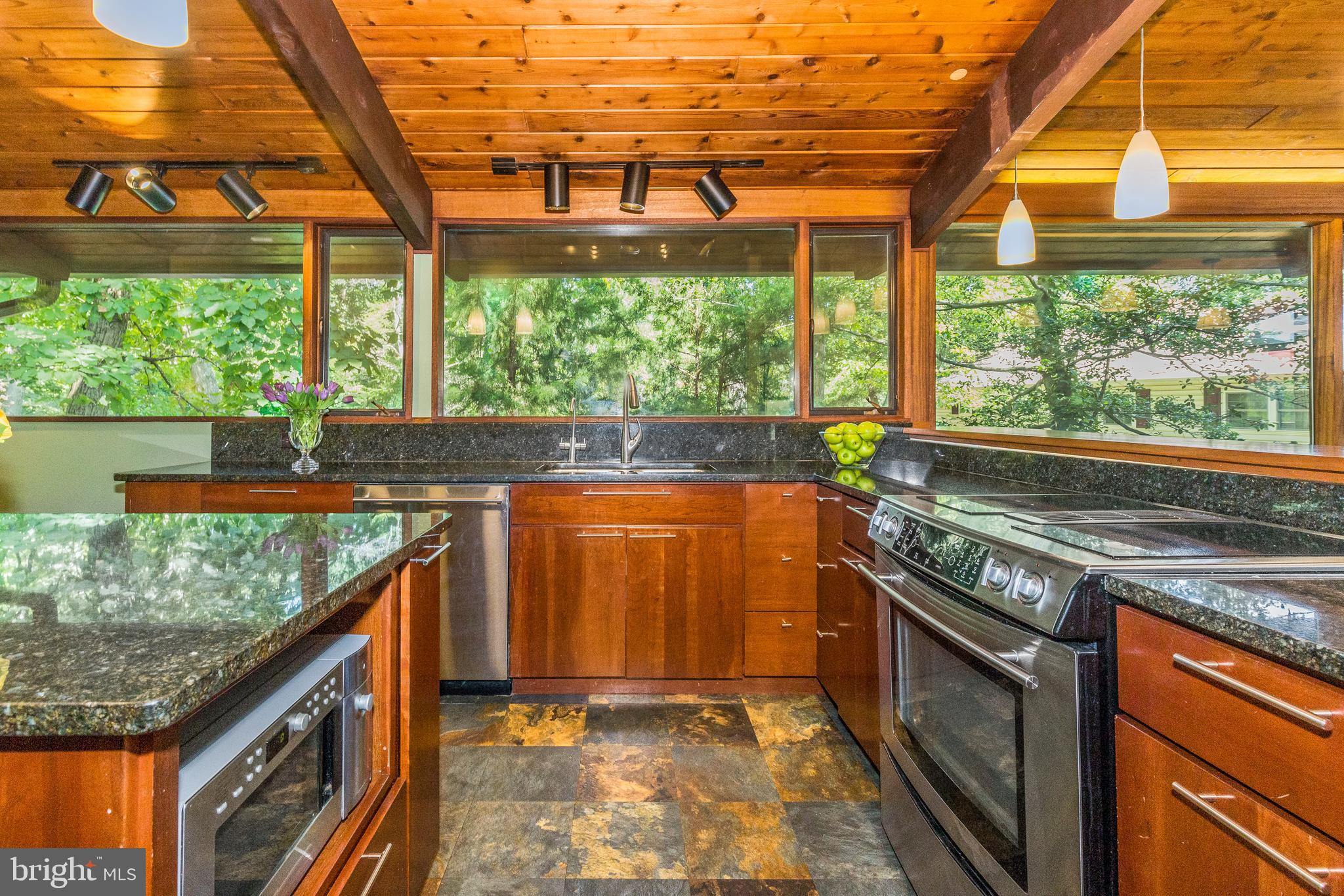 SUNRISE BEACH - Residential