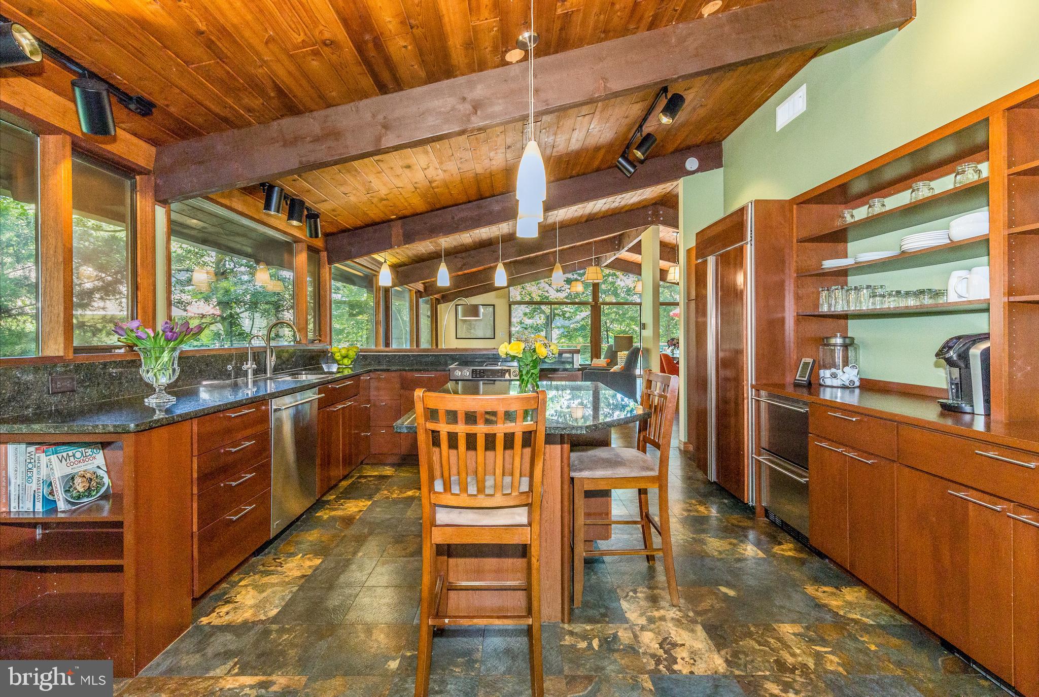 SUNRISE BEACH - Residential